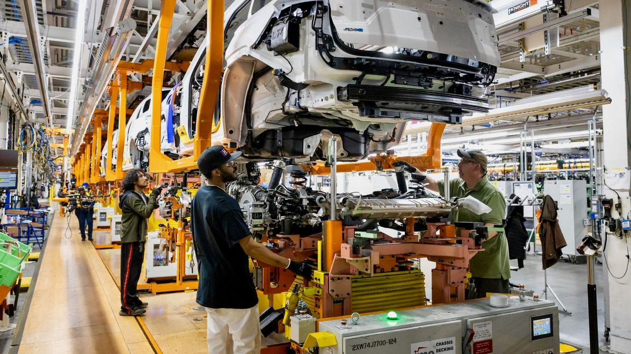 Job Cuts Ahead: Stellantis Plans Layoffs at U.S. Factories Amid Auto Industry Shakeup