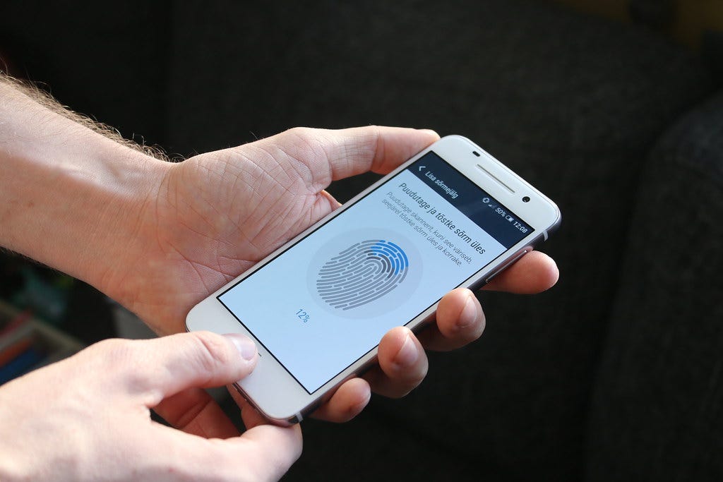 A US Court Allowed Authorities To Unlock a Suspect’s Phone Using a Thumbprint