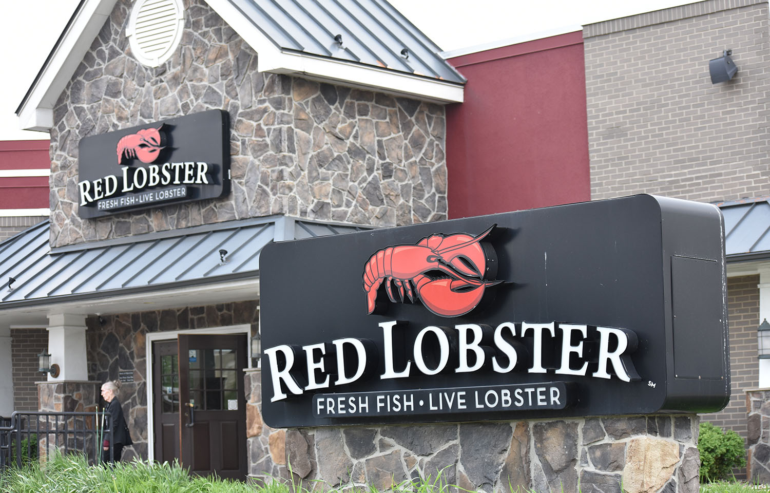 Red Lobster's Unlimited Shrimp Gamble: Will It Save Them from Bankruptcy or Sink the Ship?