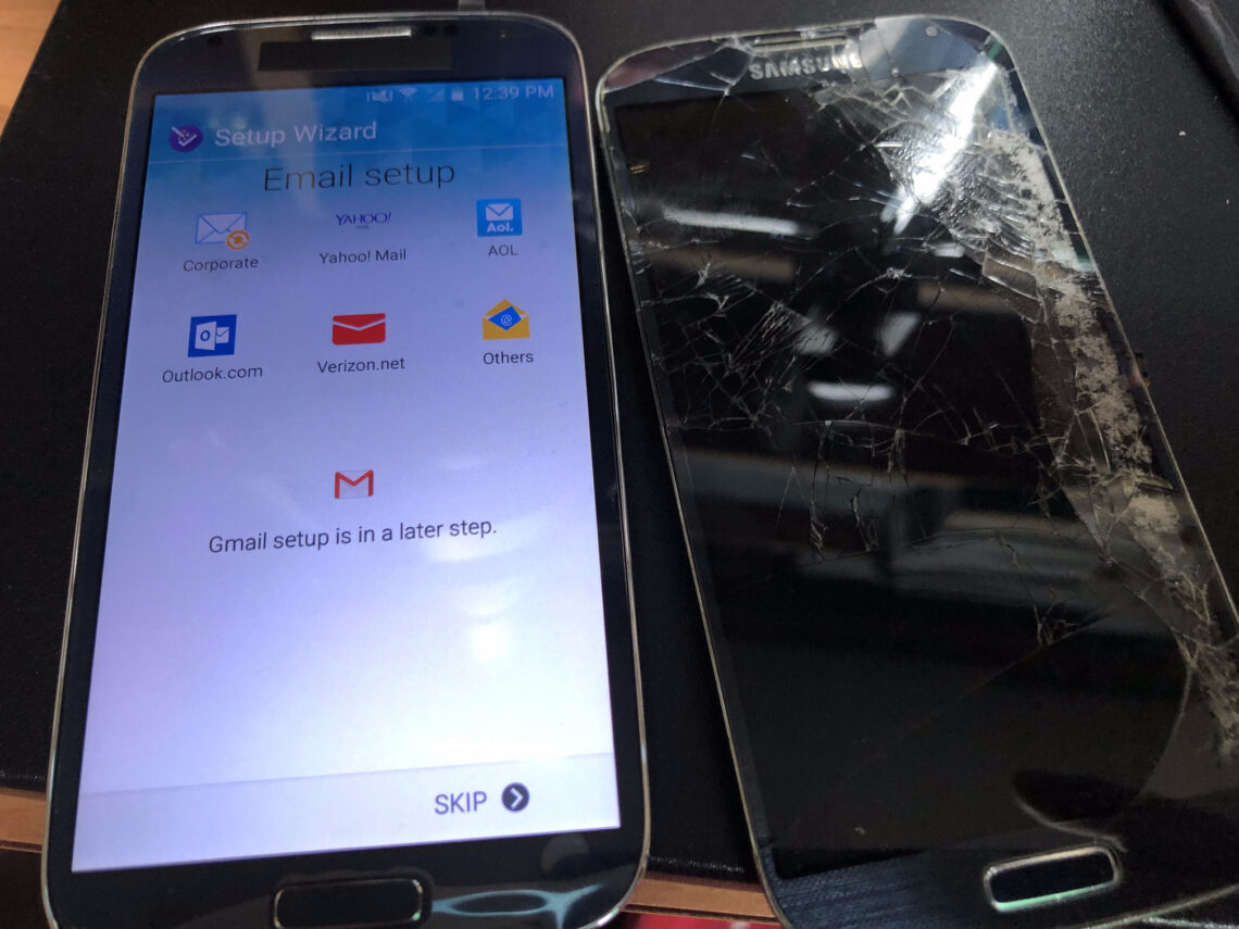 Thousands of Samsung Galaxy Phones Are Getting Screens Replaced Because