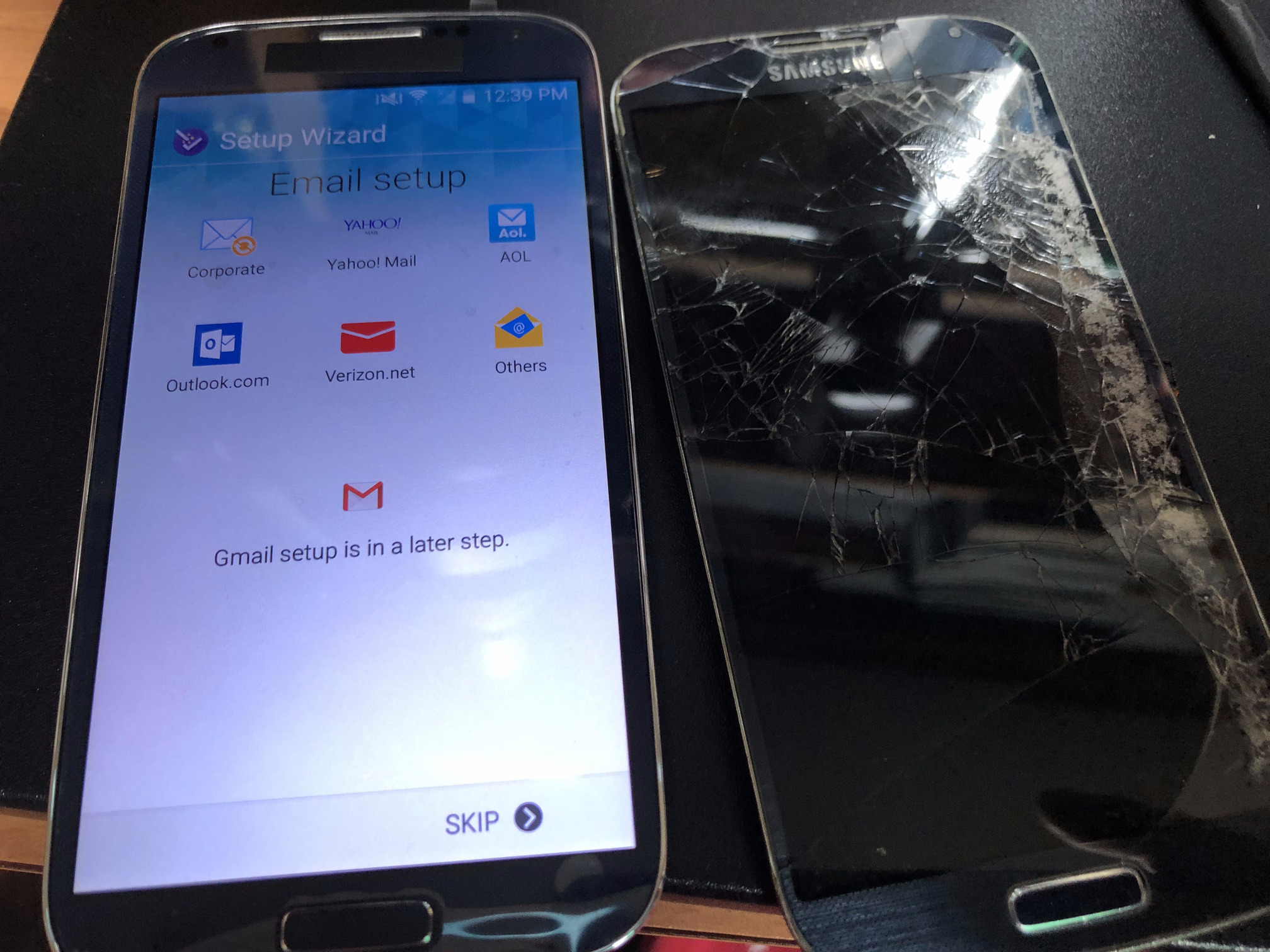 Thousands of Samsung Galaxy Phones Are Getting Screens Replaced Because of a Serious Glitch.