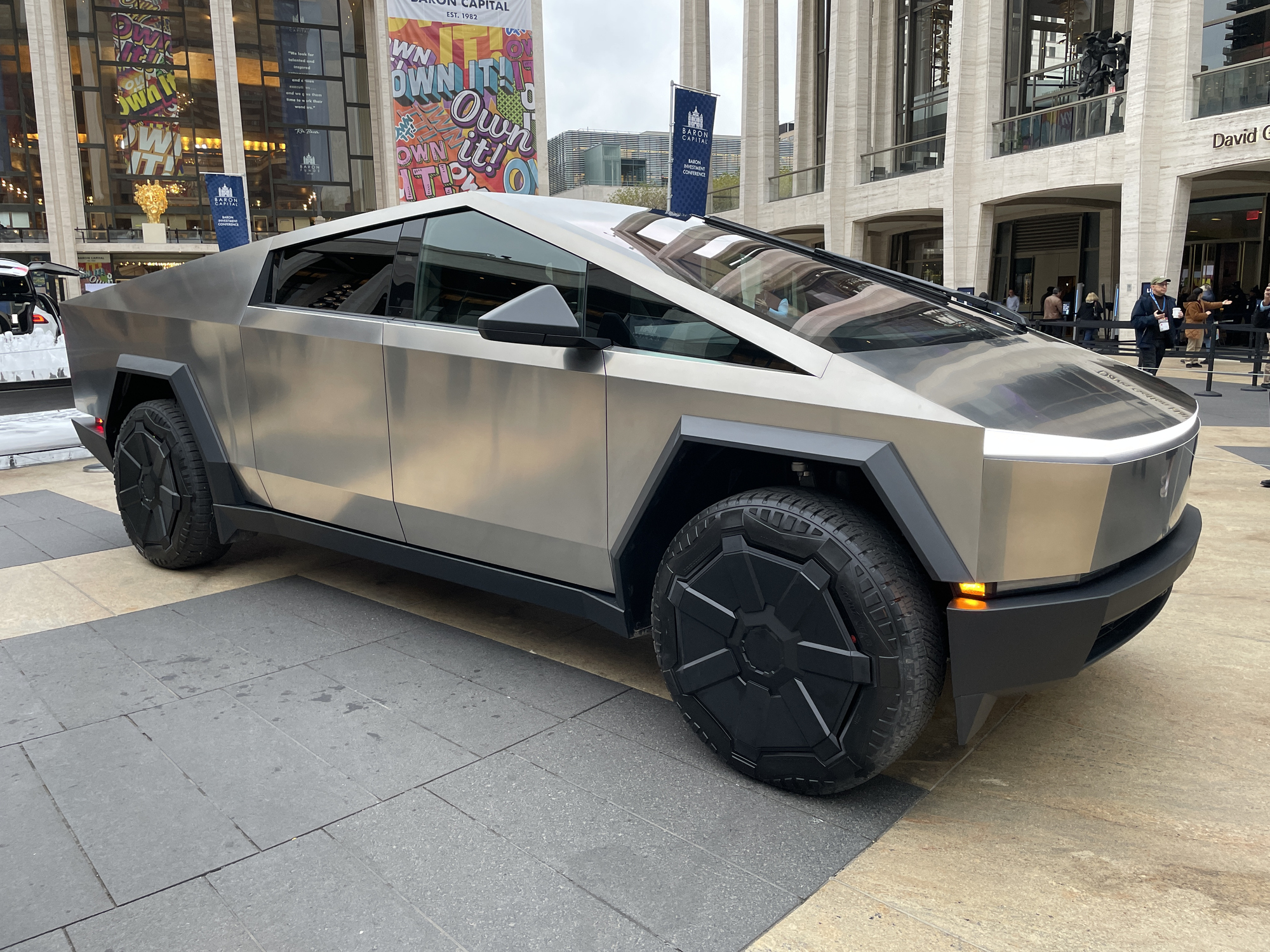 New Tesla Cybertruck’s Brake Fail and Airbag Issues Spark Major Safety Concerns