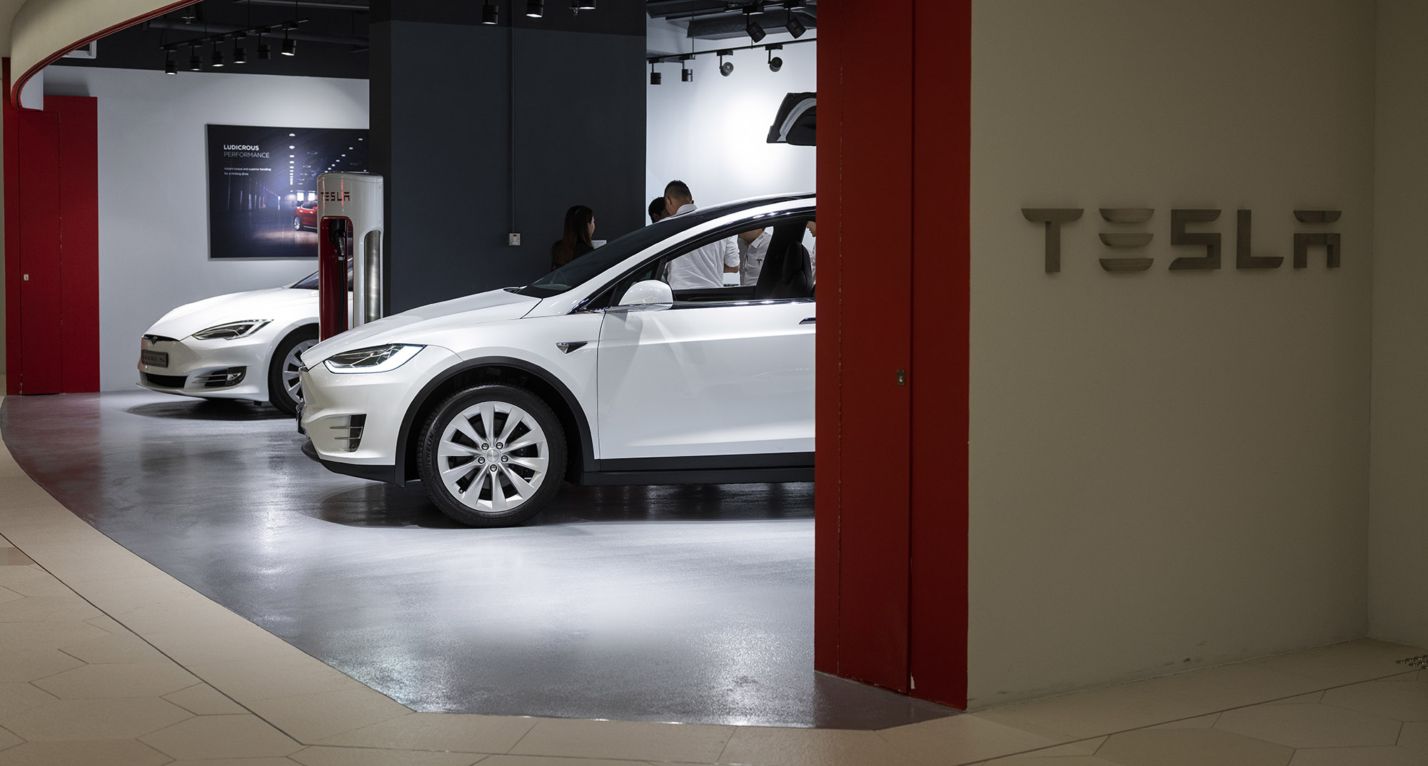 Tesla Shakeup Why Did a Top Exec Sell Off $181 Million in Shares After Quitting