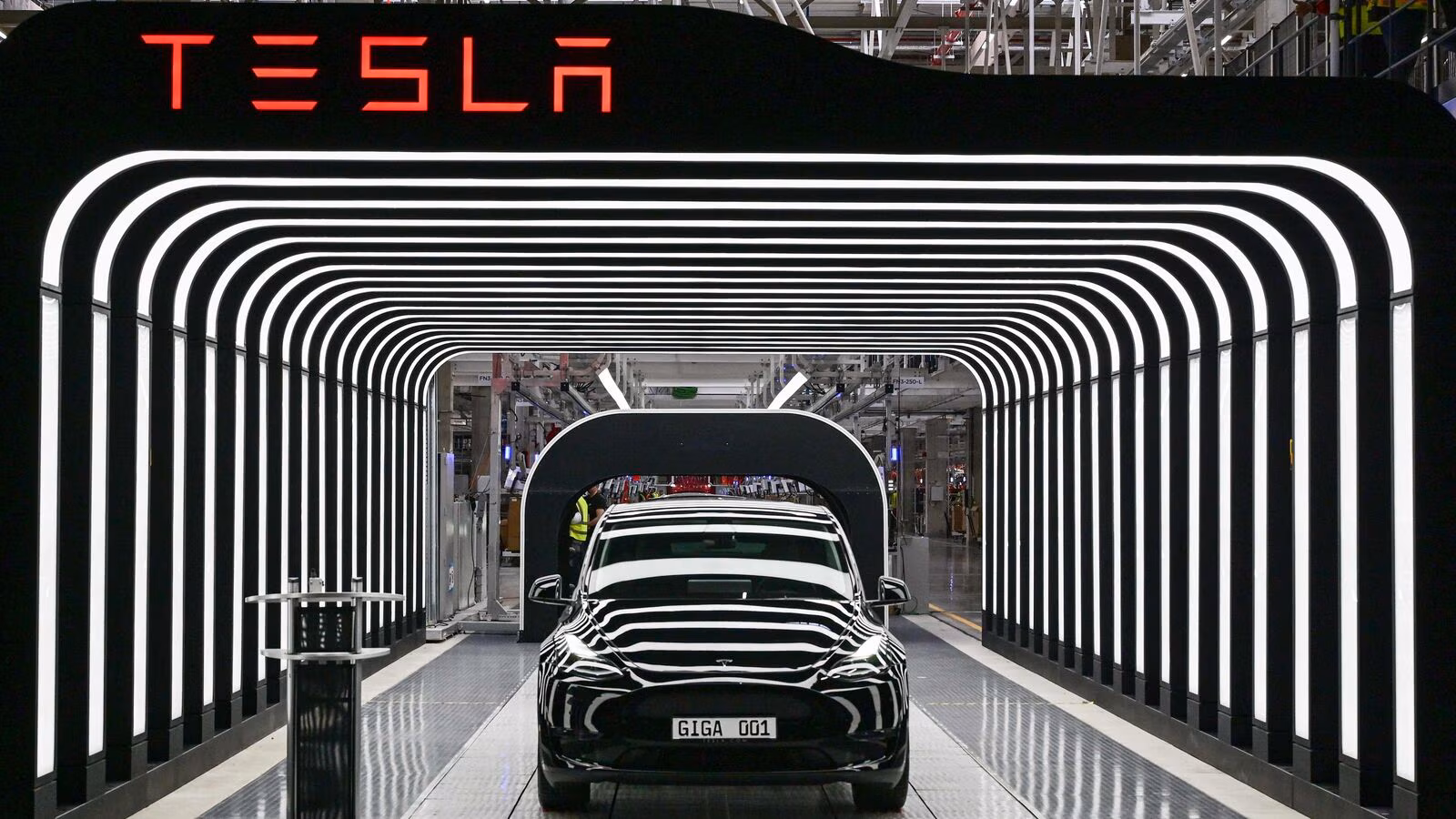 Tesla Slashes Prices on Popular Models What's Behind the Big Discounts This Week2