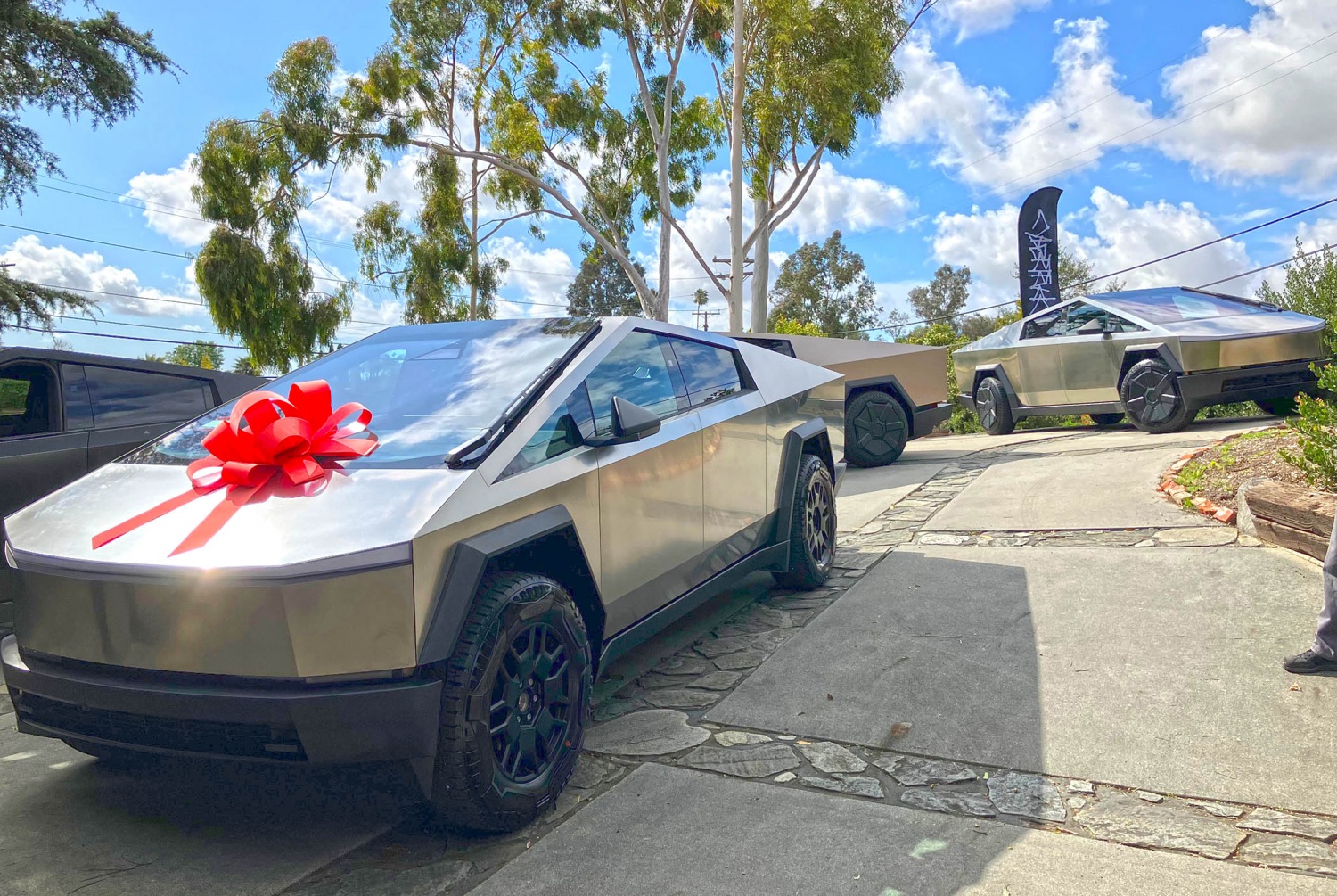 Tesla's Cybertruck Sales Clause: A Legal Shield or a Consumer Trap