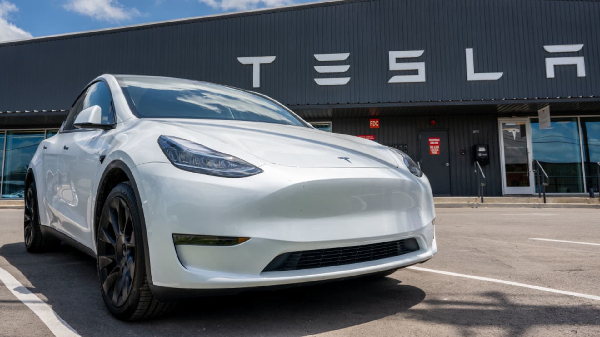 Tesla Shares Take a Plunge Following a Rather Unfortunate Turn of Events in Q1 Deliveries