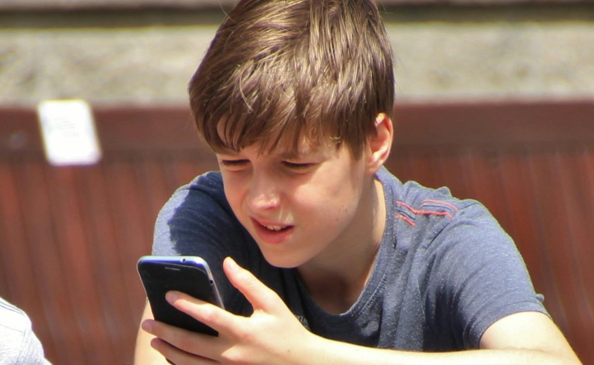 UK Government Considers Child Smartphone Restrictions Due to Growing Concerns