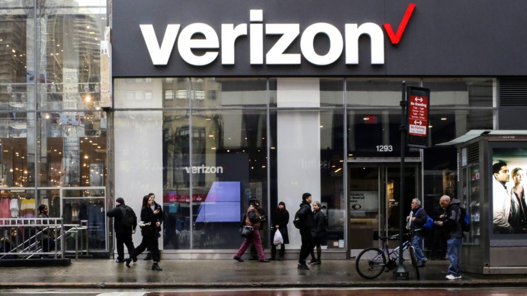 Verizon's Q1 Update: Subscriber Losses Narrow as Financials Show Mixed Results