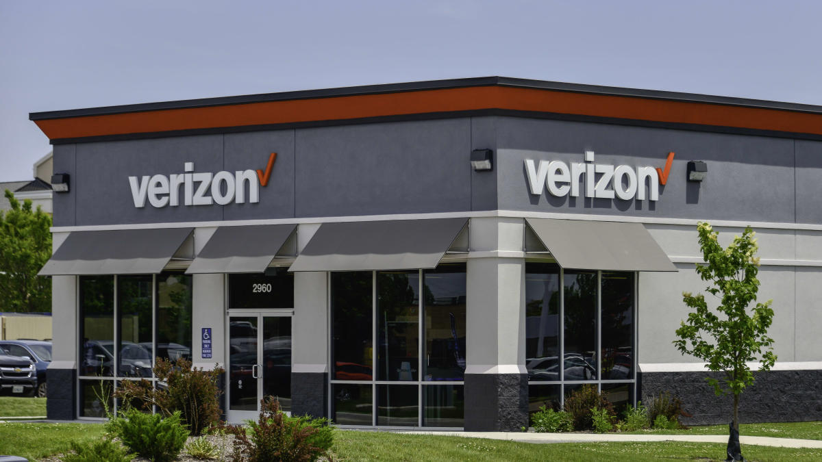 Verizon's Q1 Update: Subscriber Losses Narrow as Financials Show Mixed Results