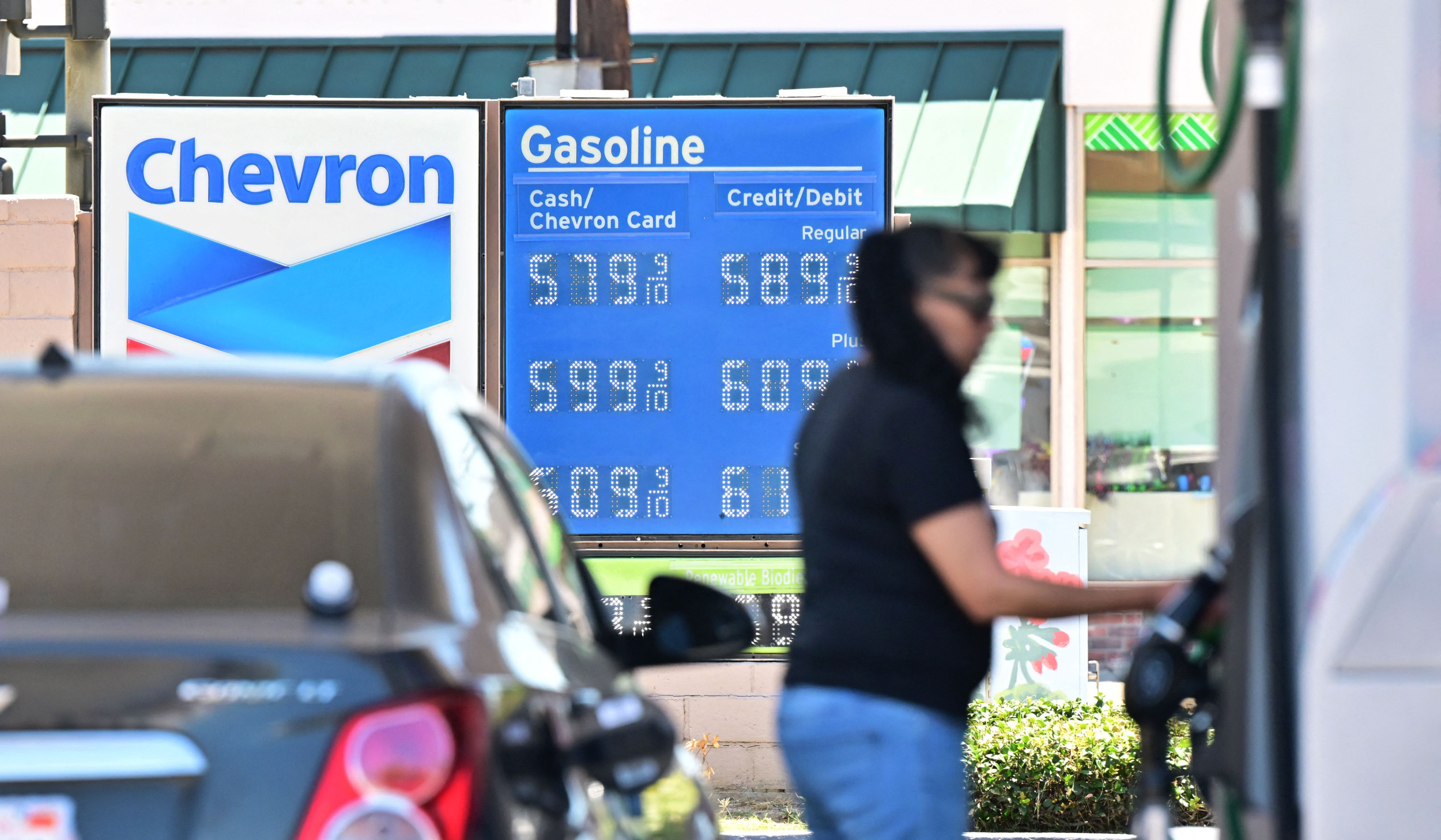 Massive $7 Increase in Gasoline Prices Near the US Border, Here’s What’s Driving the Spike