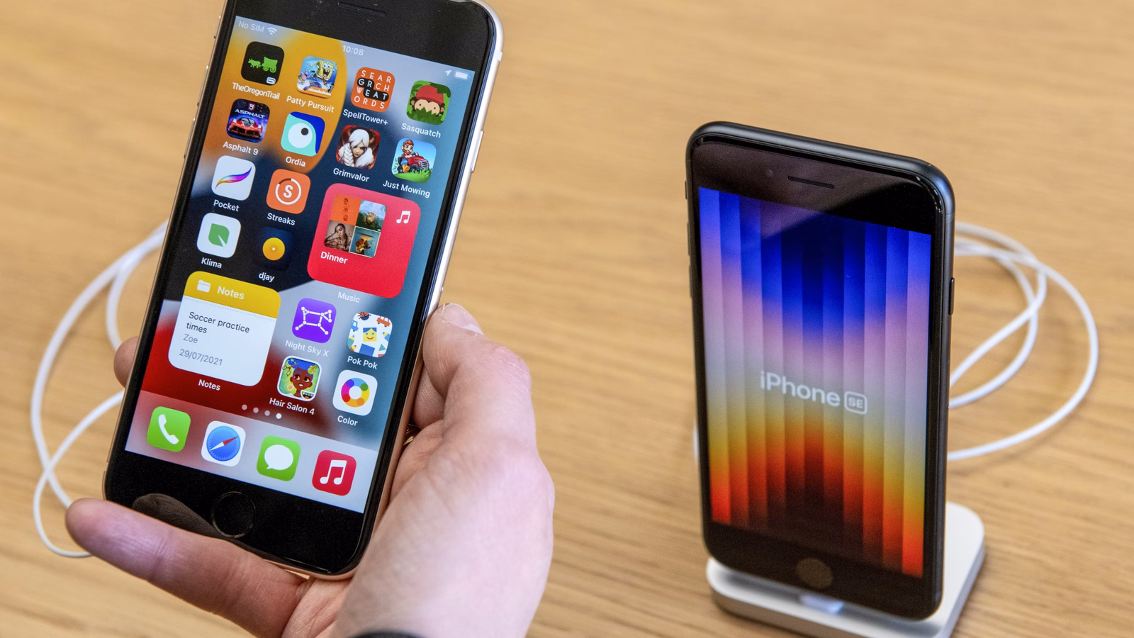 Why Can't I Send iMessages Today? Apple Users Face Unexpected Messaging Glitch