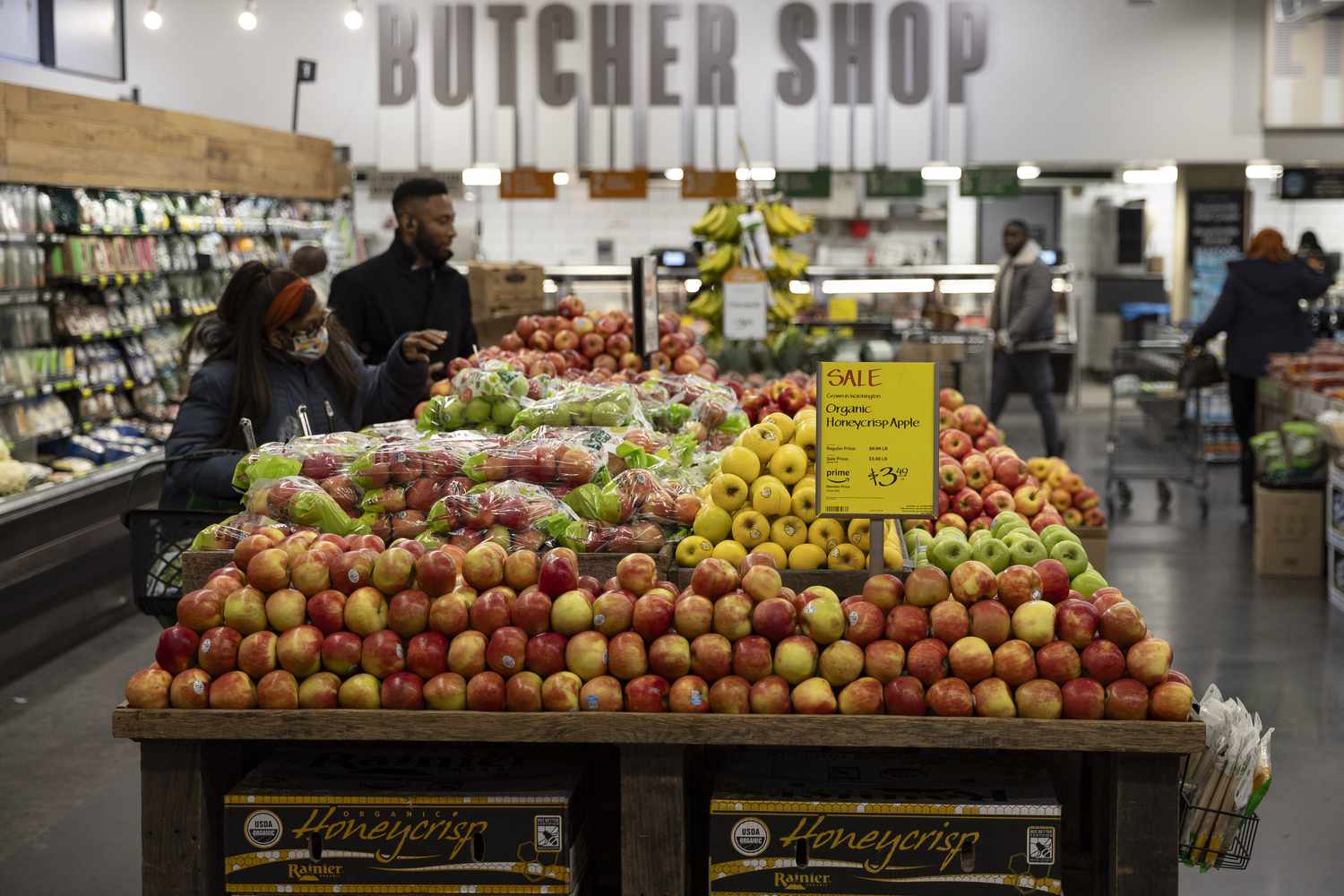 Hot Inflation Is Expected To Postpone Interest Rate Decreases for the Time Being