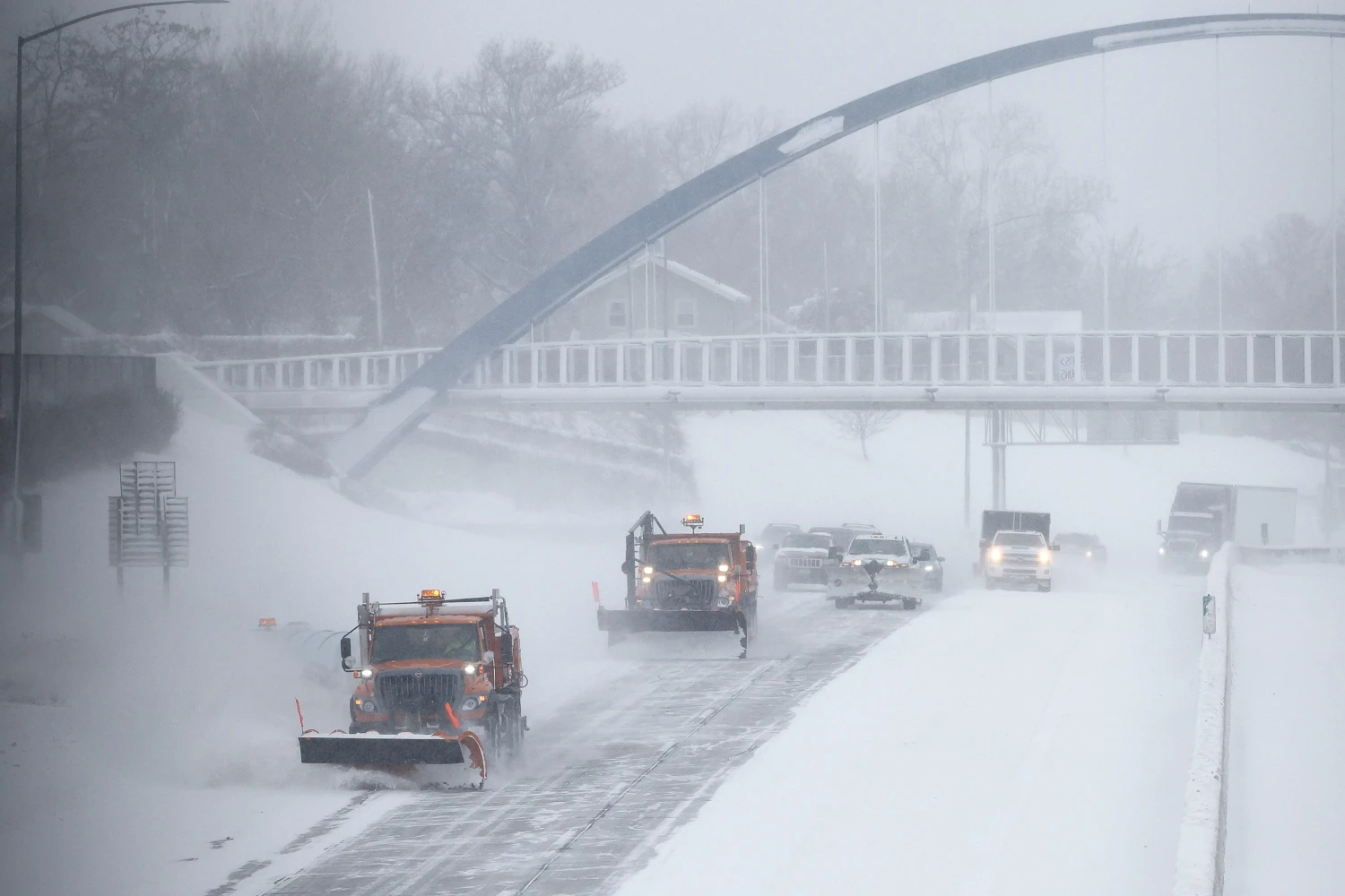 Winter's Chill Strikes Early Freeze Warnings Blanket the Midwest and Beyond