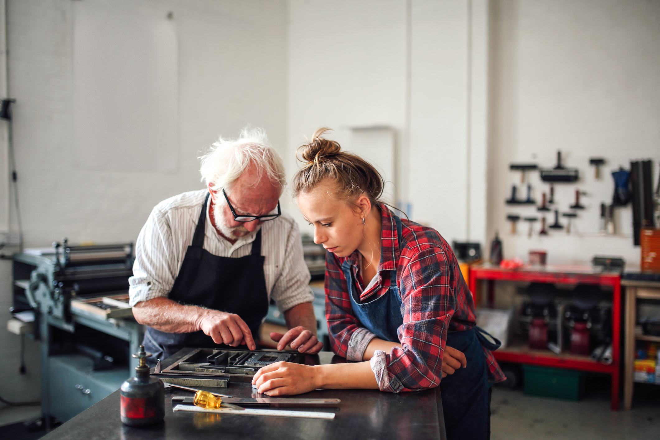 8 Weekly Paying Jobs Seniors Will Love After Retirement