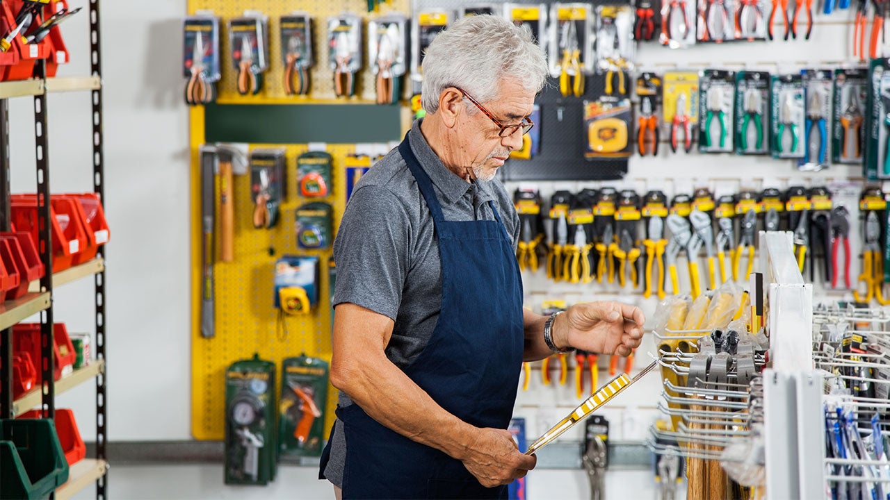 8 Weekly Paying Jobs Seniors Will Love After Retirement