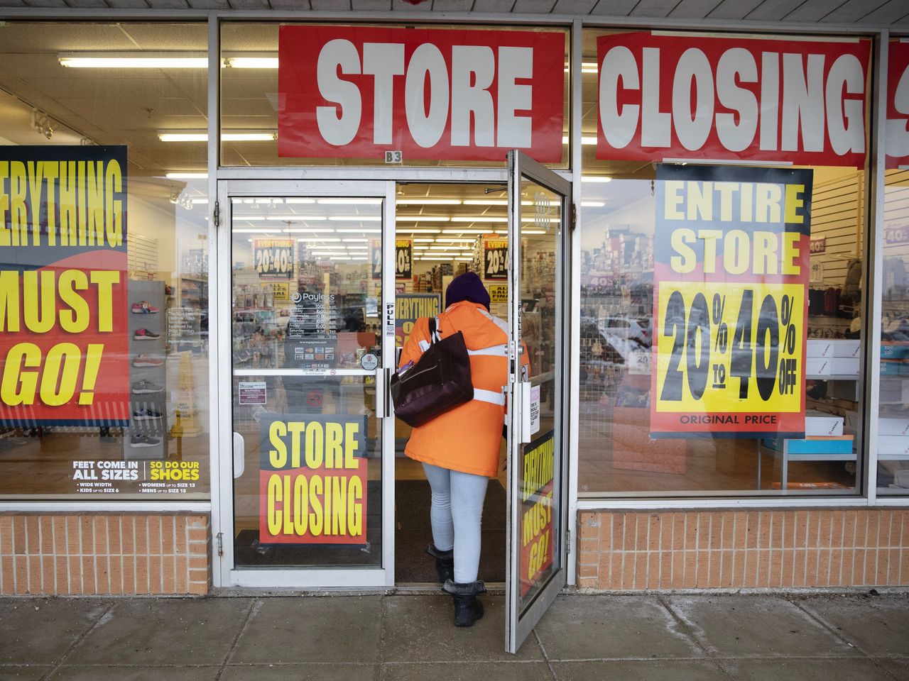 Apocalypse Looms Over U.S. Retail: UBS Issues Dire Report on Store Closures and Bankruptcies