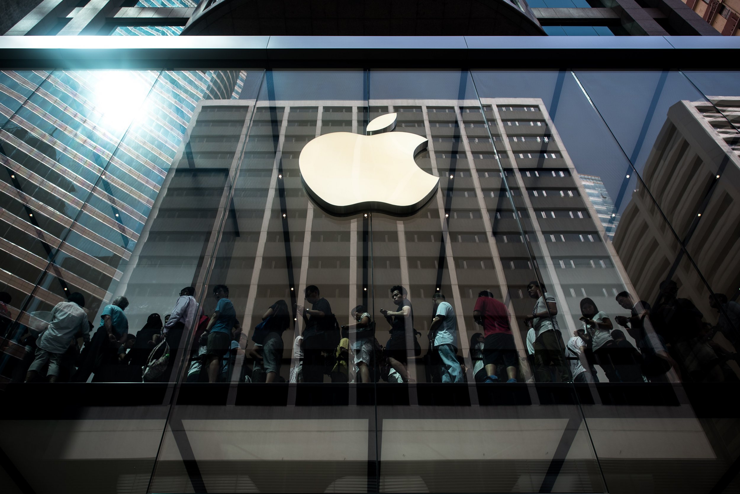 Apple Faces Legal Setback U.S. Board Finds Store Workers Unfairly Questioned in NYC---