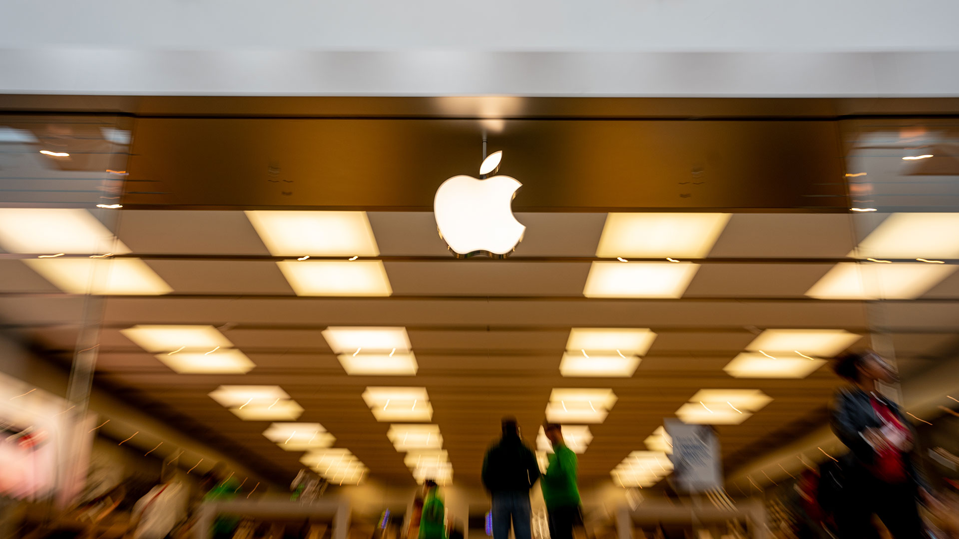 Apple Store Workers in Maryland Ready for Strike Over Fair Wages and Better Schedules