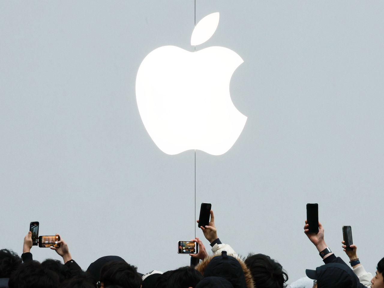 Apple's Dilemma Can AI Reinvigorate Its Fading Magic