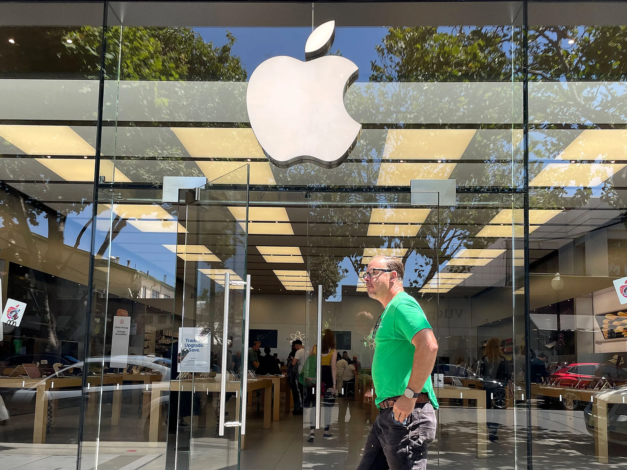 Apple's New York Scandal: How the Tech Giant's Union Drama Could Change Its Future