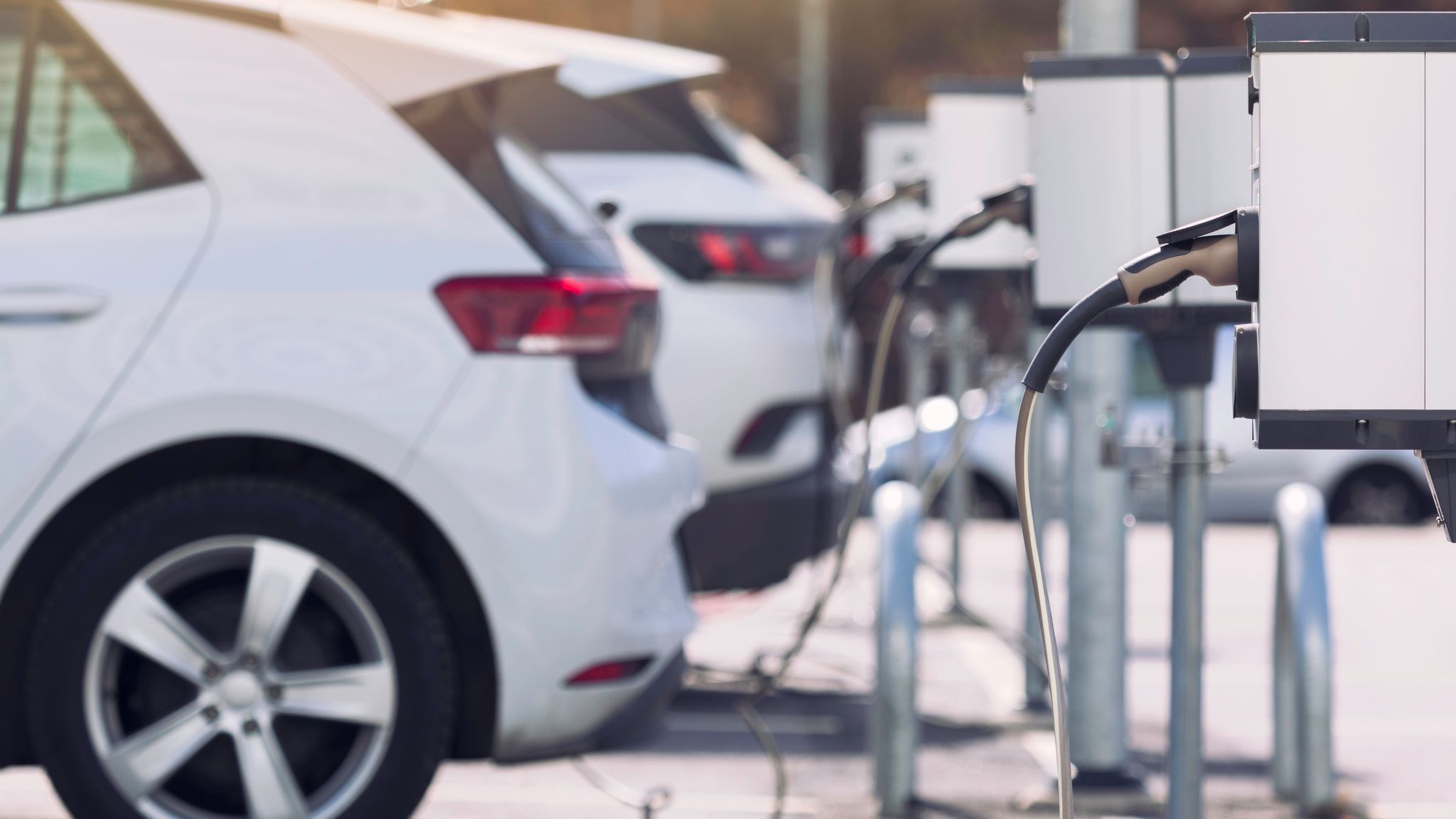 Are Silent Electric Cars a Hidden Danger? New Study Highlights Increased Risks for Pedestrians in Cities
