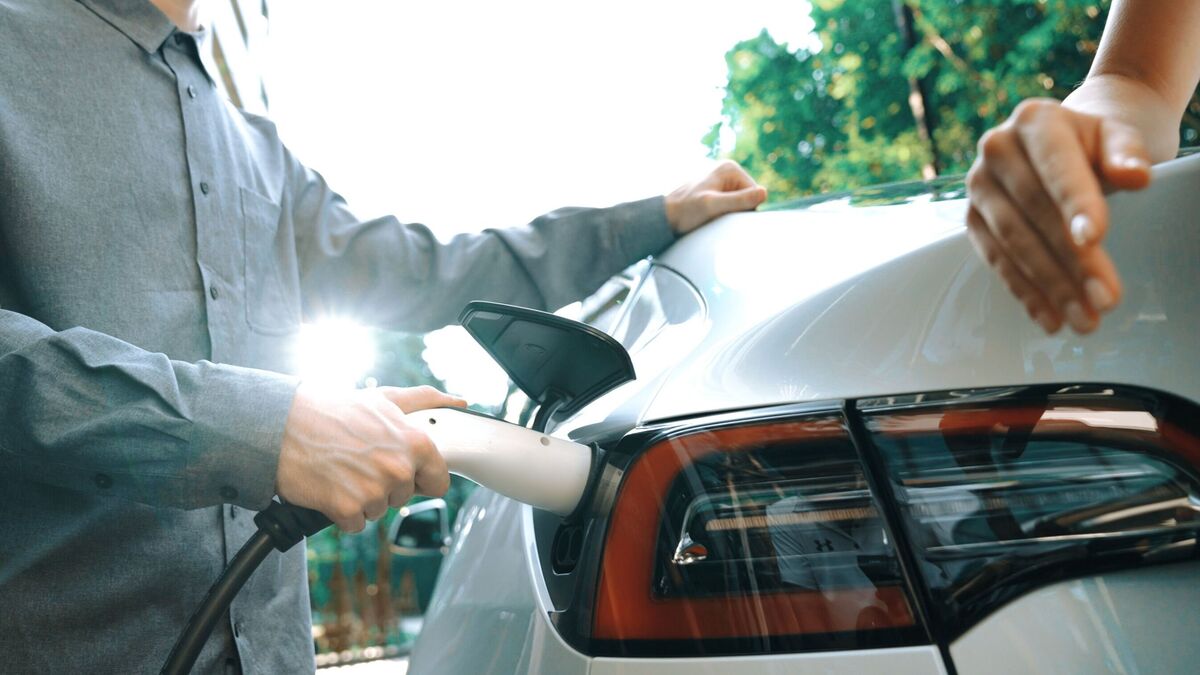 Are Silent Electric Cars a Hidden Danger? New Study Highlights Increased Risks for Pedestrians in Cities