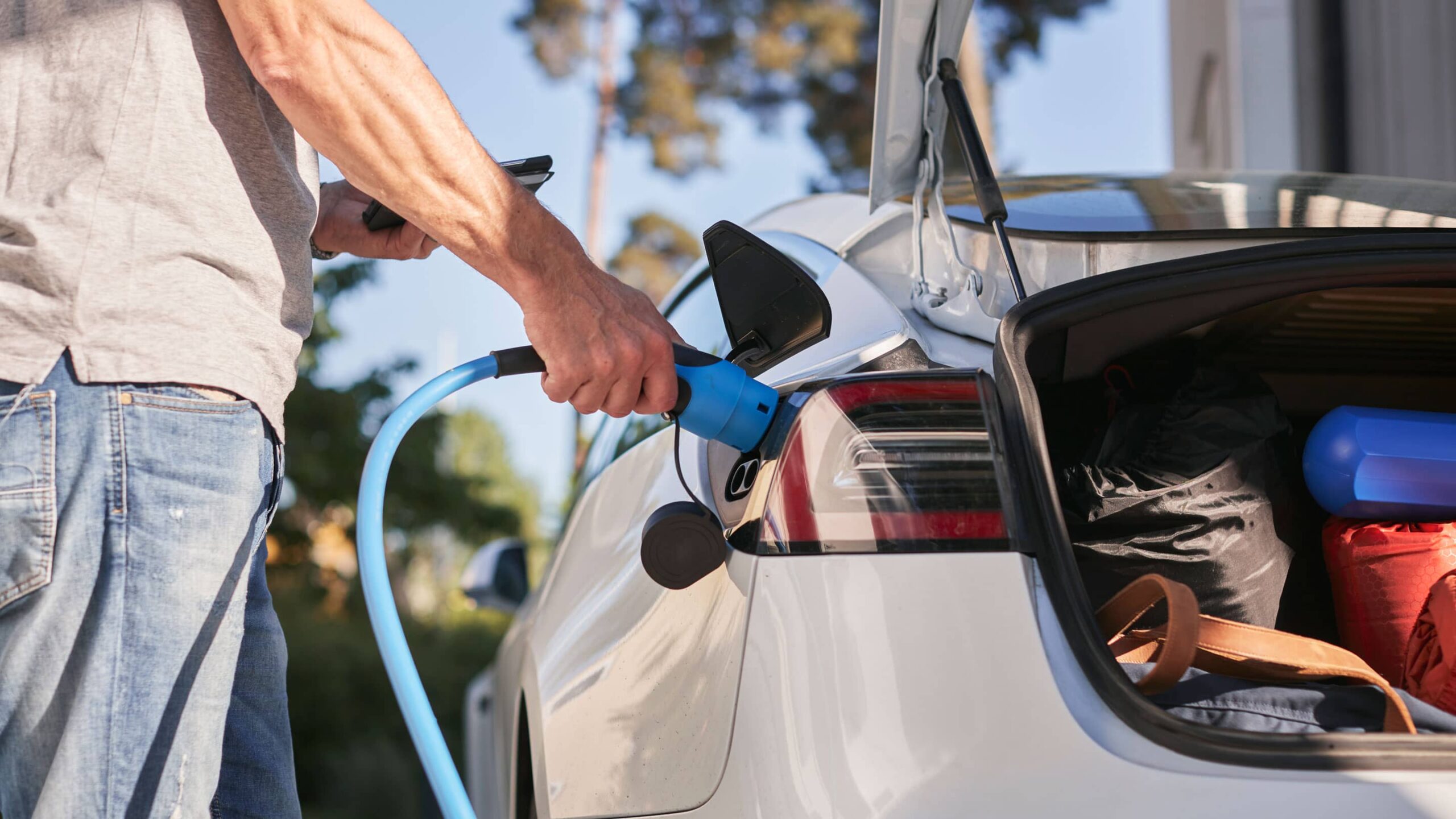 Are Silent Electric Cars a Hidden Danger? New Study Highlights Increased Risks for Pedestrians in Cities
