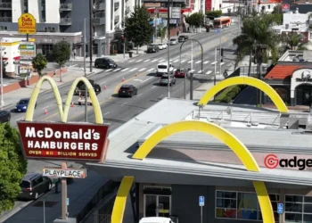 Battle Lines Drawn The Heated Debate Over Minimum Wage in the Restaurant Industry