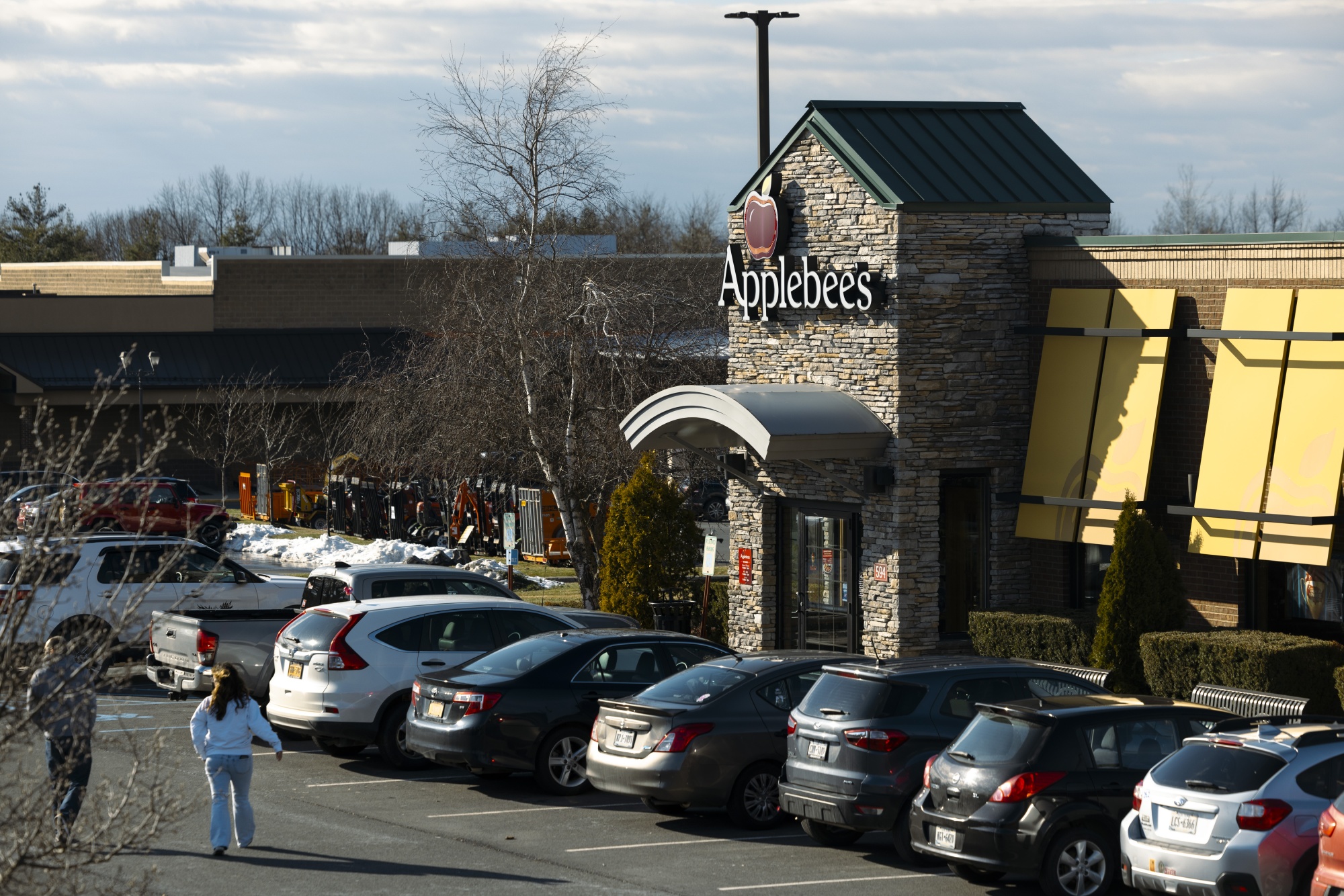 Battle Lines Drawn The Heated Debate Over Minimum Wage in the Restaurant Industry