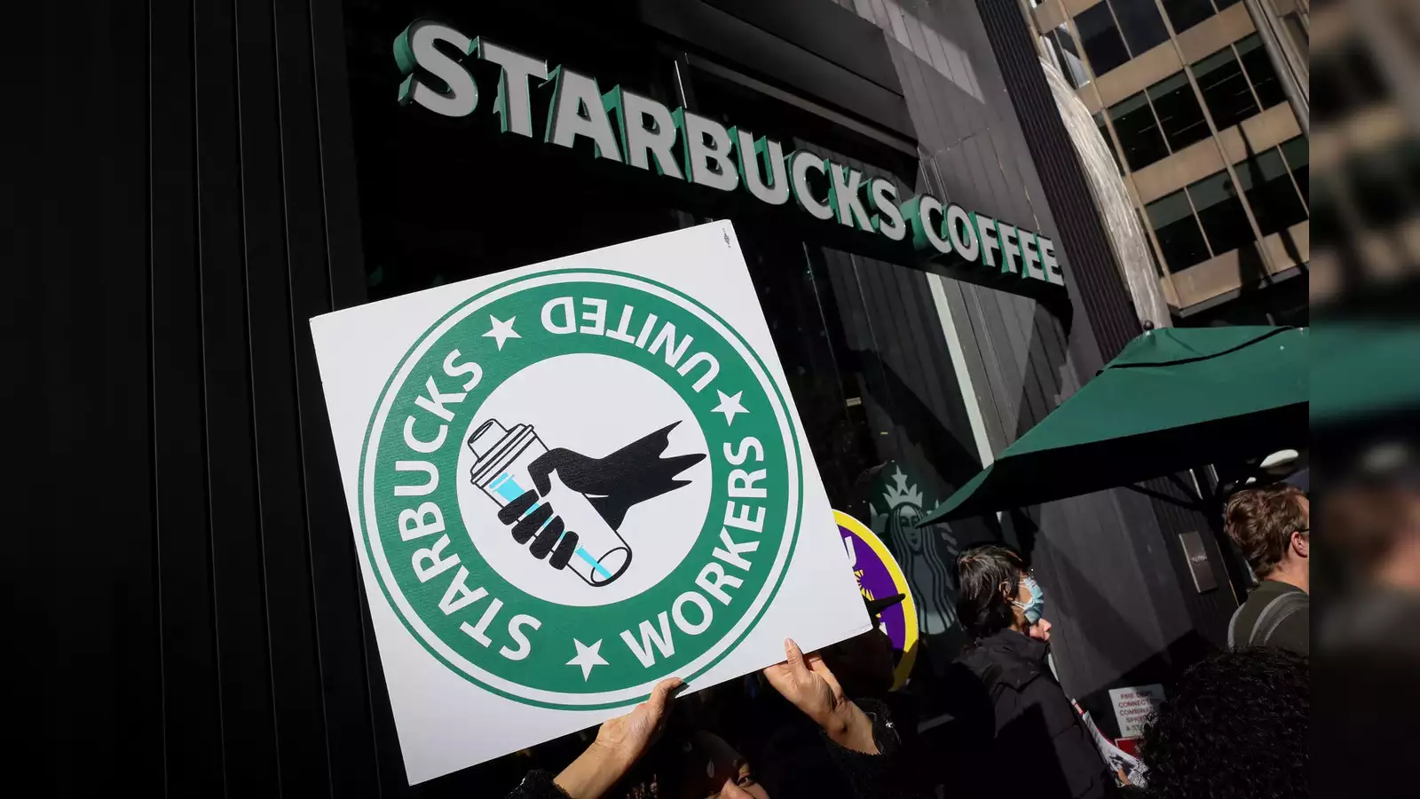 Big Drop at Starbucks Why Your Favorite Coffee Spot is Seeing Sales Slump for the First Time Since 2020
