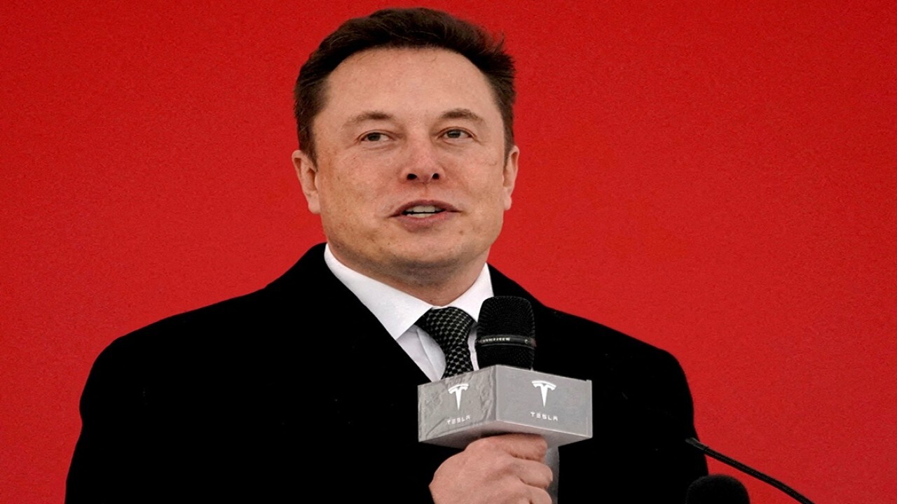 Billionaire Investor Stuns Tesla: Rejects Elon Musk’s Massive $50 Billion Deal