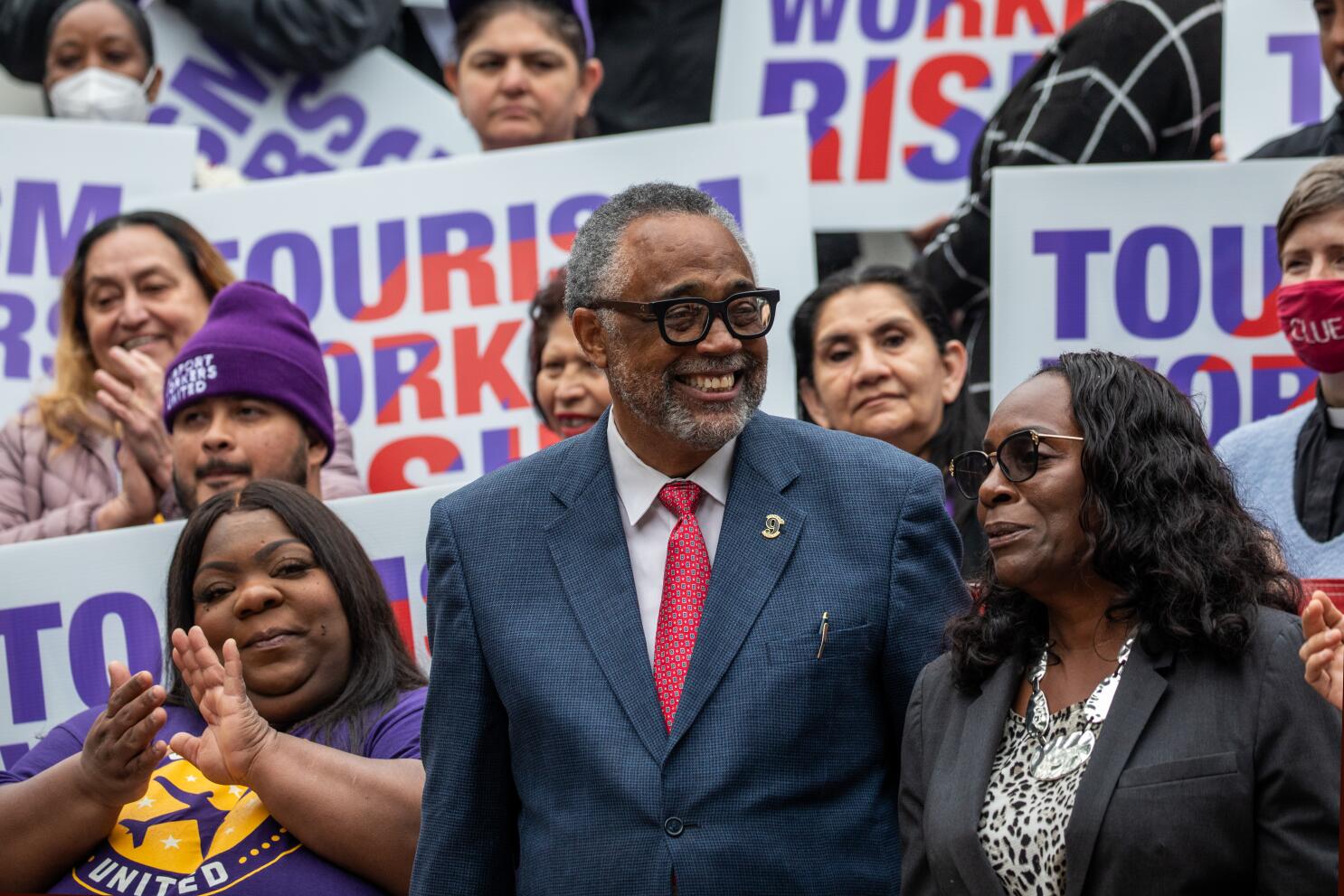 California Workers Rally for $30 Minimum Wage as Costs Soar