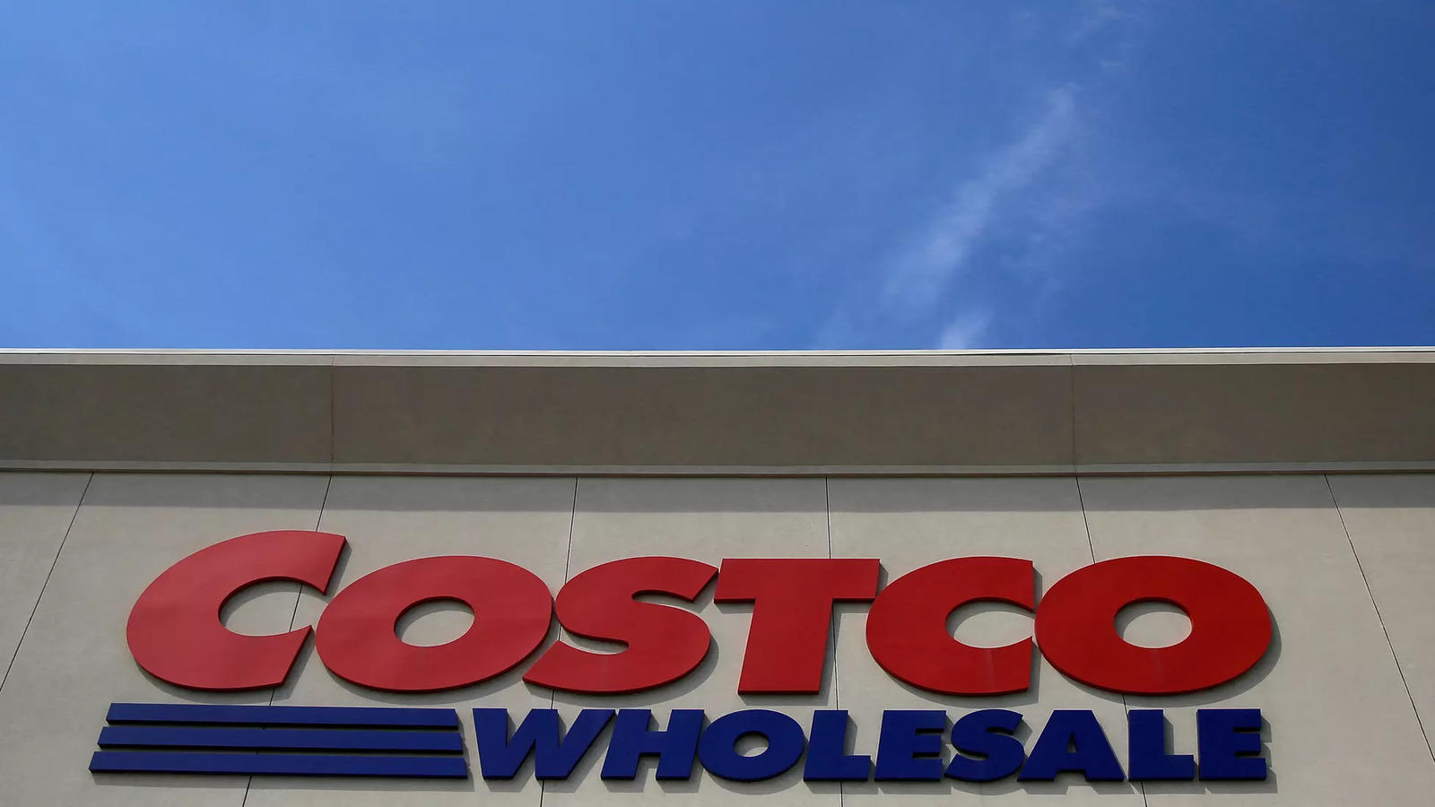 Costco Shoppers Shocked: Gas and Olive Oil Prices Jump, But $1.50 Hot Dog Stays the Same