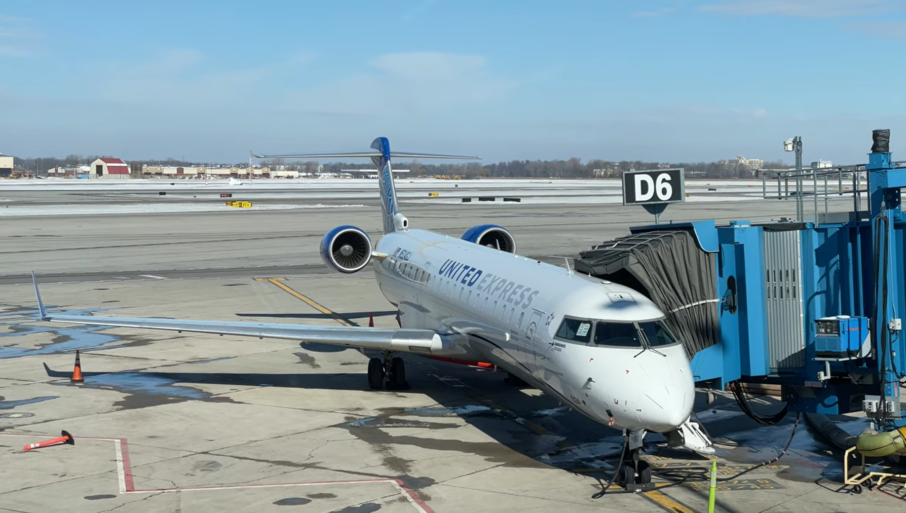 Delta and United Enhance Short Flights Inside Look at the New Comfortable CRJ-550 Jets