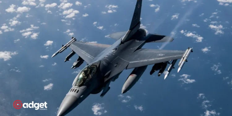 Dramatic Jet Crash Near Alamogordo How the U.S. Air Force's Swift Response Saved a Pilot Following F-16 Falcon's Downfall