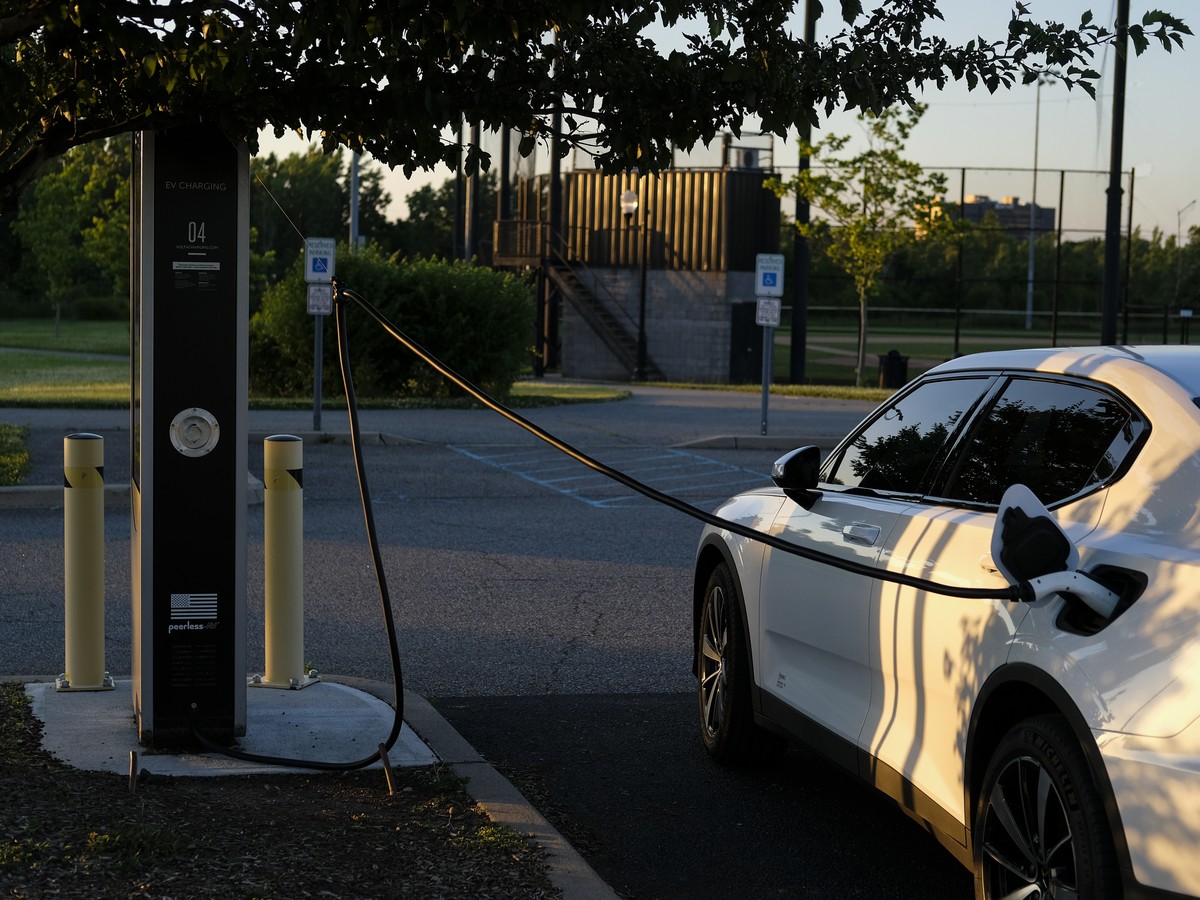 Hertz Charging a Tesla Renter for Fuel Was Not an Isolated Occurrence 