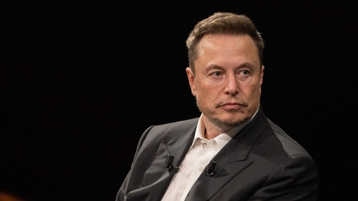 Elon Musk Faces Heat: Big Money Drama as Tesla Shareholders Question His Massive Pay