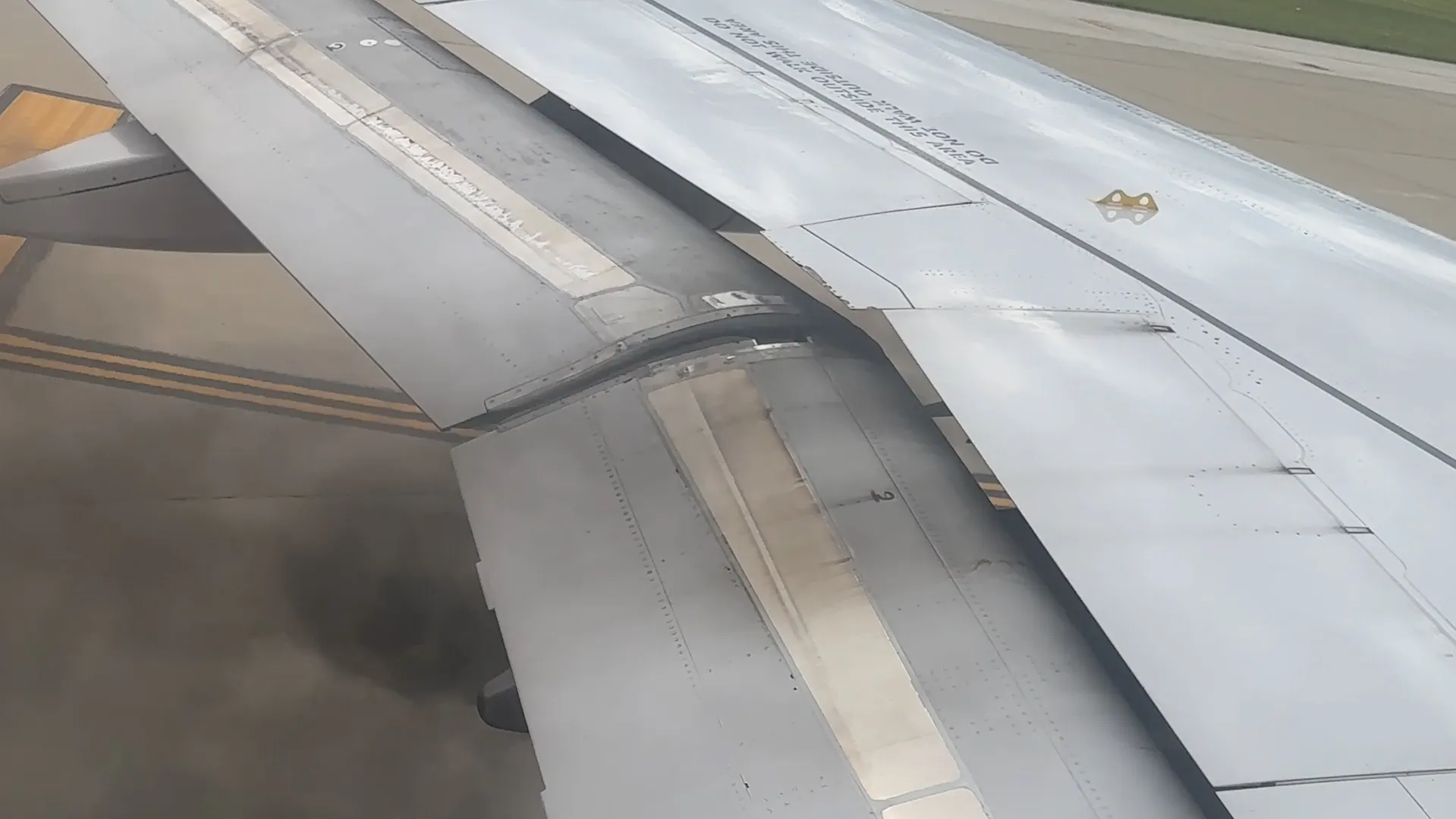Flight Scare: United Plane Stops Suddenly on Chicago Runway Due to Engine Issue, Passengers Rerouted
