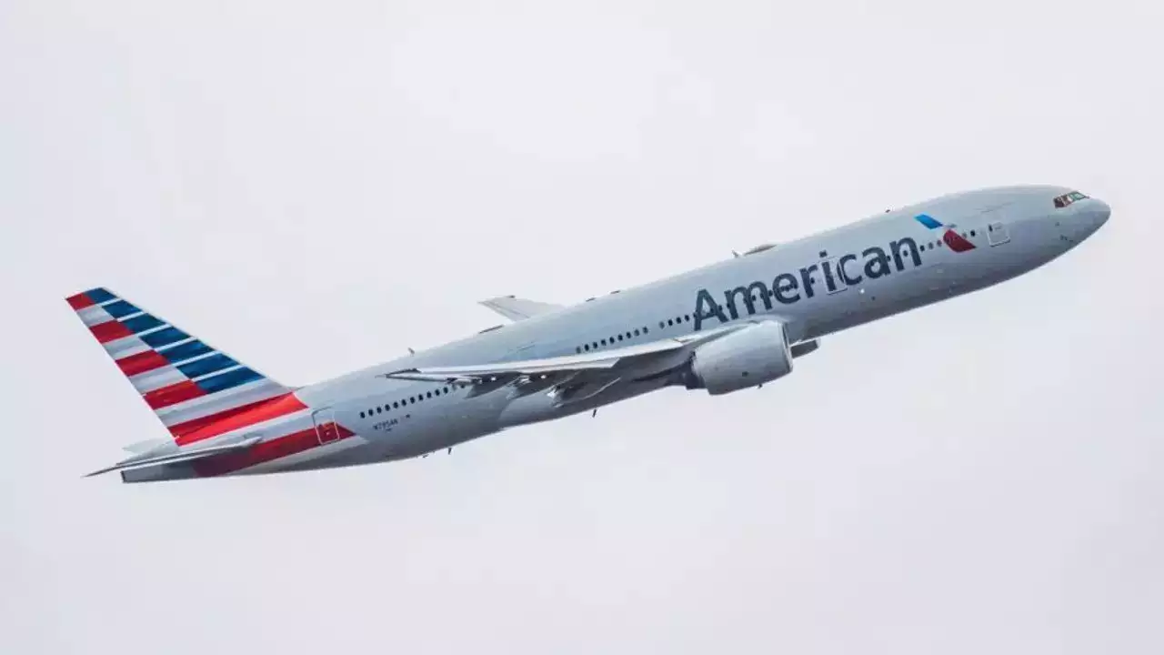 Heat Wave on a Plane: Passengers Share Their Frustration During Delayed Miami to Costa Rica Flight
