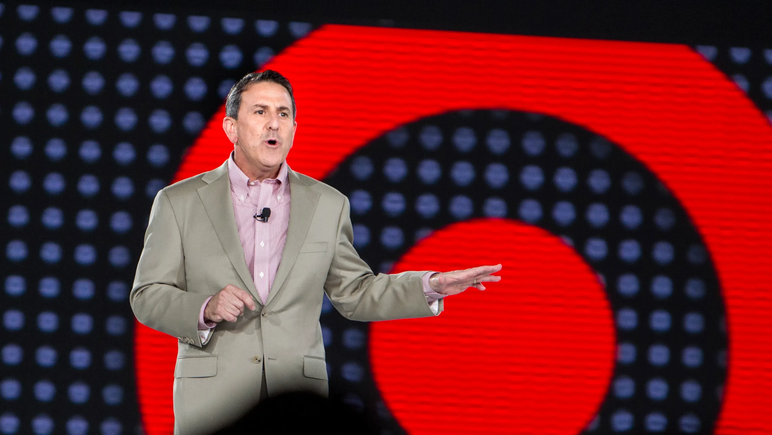 How Target and Walmart Slash Prices to Fight Inflation Woes: A Closer Look at Retail Strategy