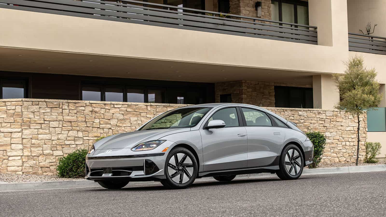 Hyundai Charges Ahead Big Bet on Electric Cars Despite Slowing Sales Shakes Up Auto Industry3