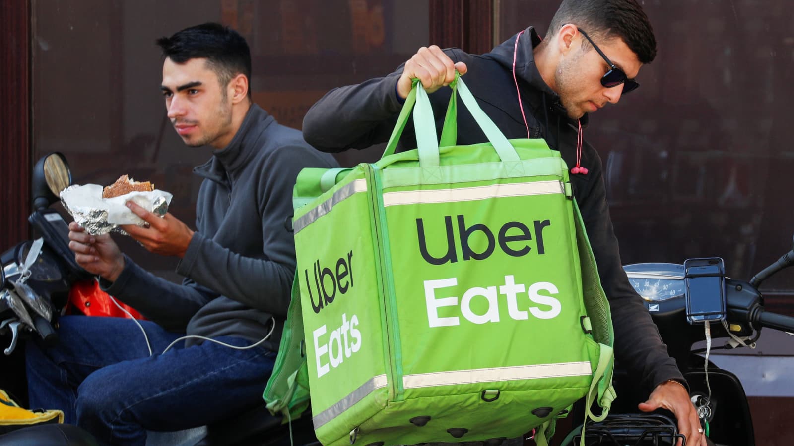 Instacart Partners With Uber Eats to Expand Restaurant Delivery Service