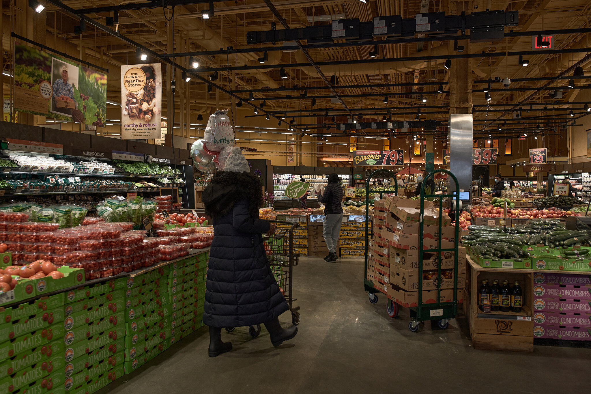 NYC Grocers and Street Vendors Clash Over Close Competition for Customers