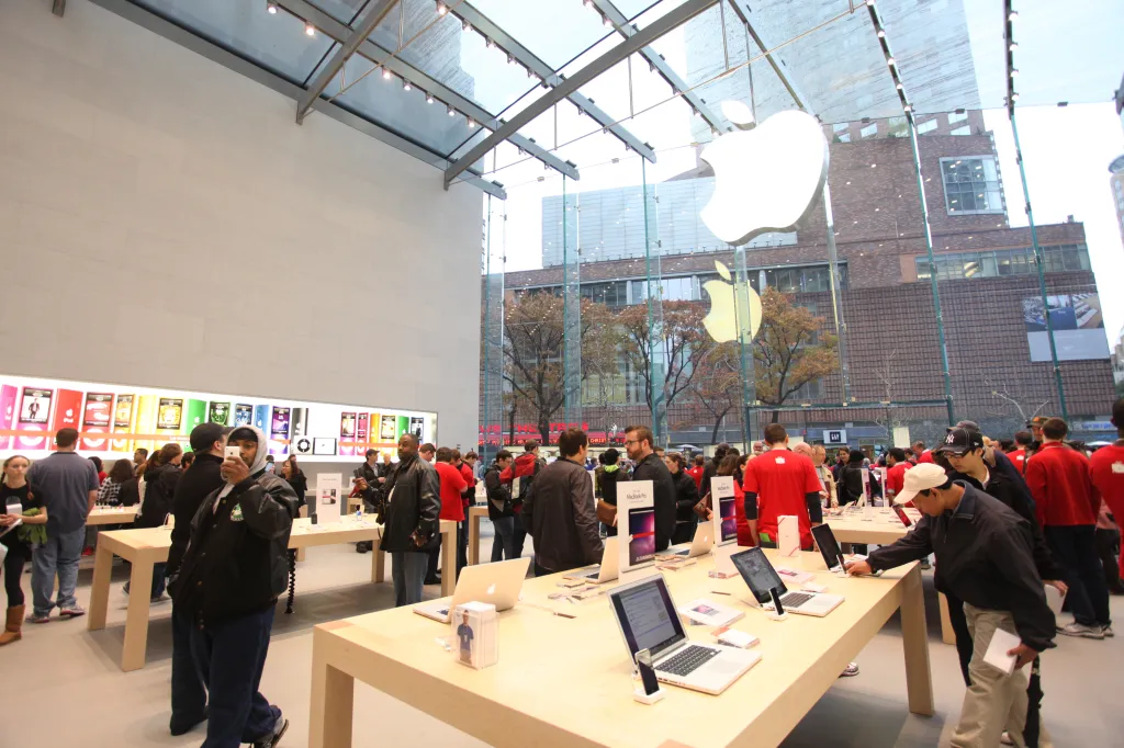 NYPD Officer Wins Case: Inside the Dramatic Apple Store Showdown