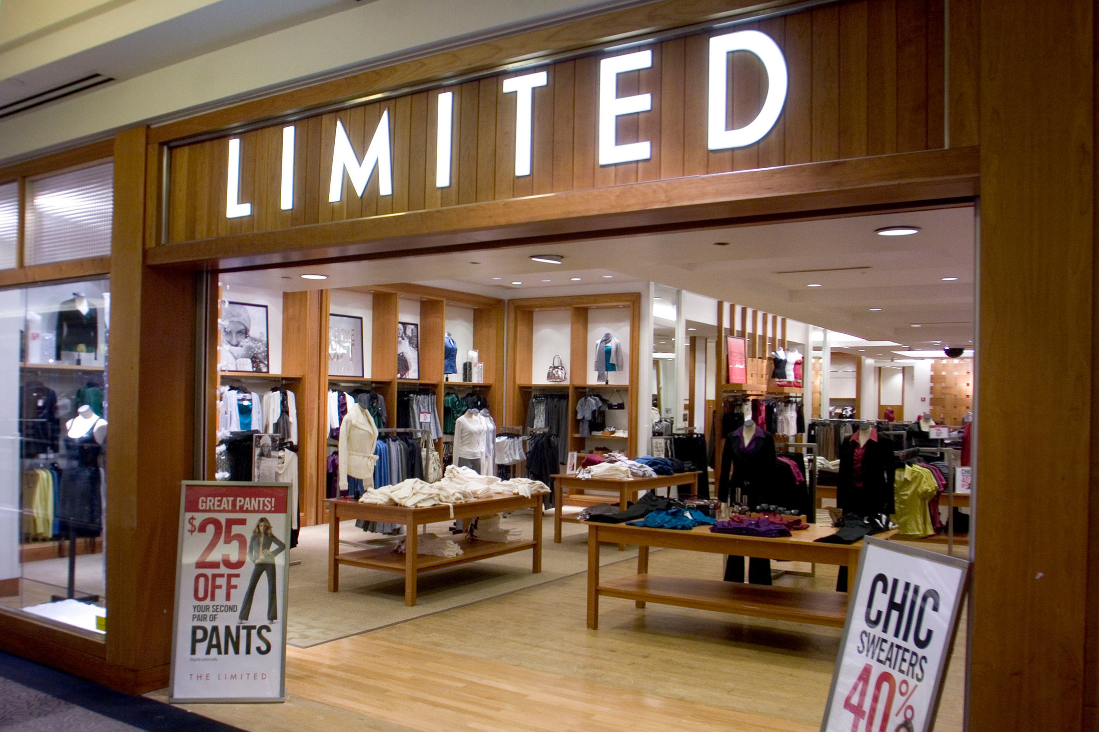 Retail Giants Face Bankruptcy: The Unexpected Collapse of Foxtrot Market and Takeoff Technologies
