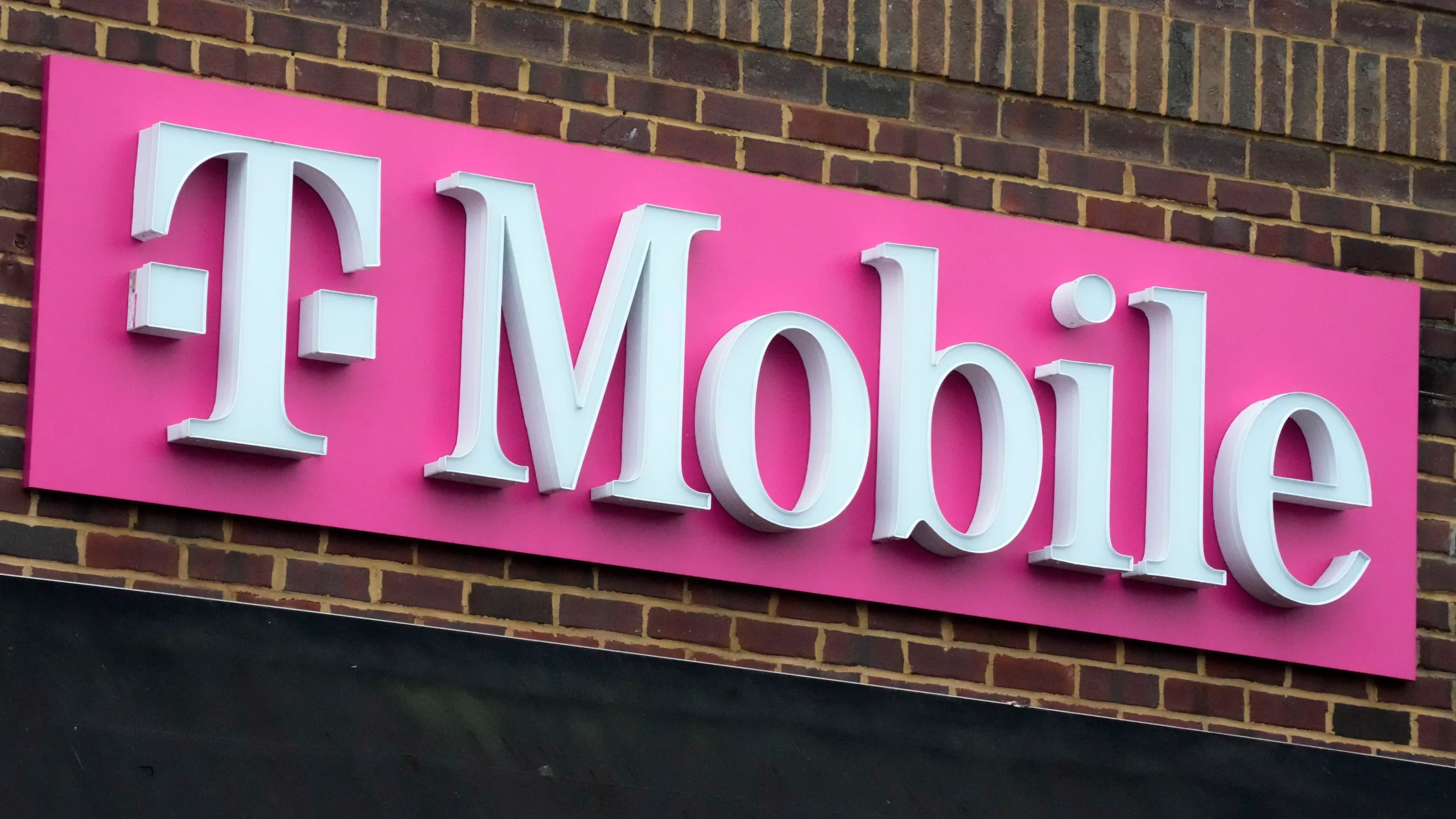 Say Goodbye to Low Bills: T-Mobile to Increase Prices for Some Old Plans This Summer