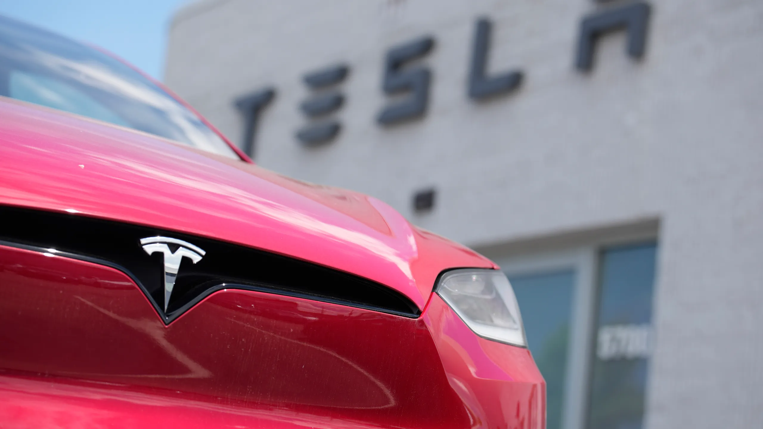 Tesla Cancels Intern Offers Suddenly, Leaving College Students Scrambling for Alternatives
