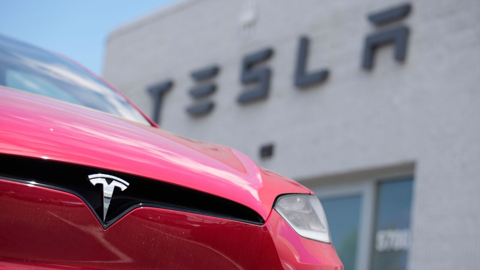 Tesla Settles Major Lawsuit After Self-Driving Car Crash Leads to Tragic Fire