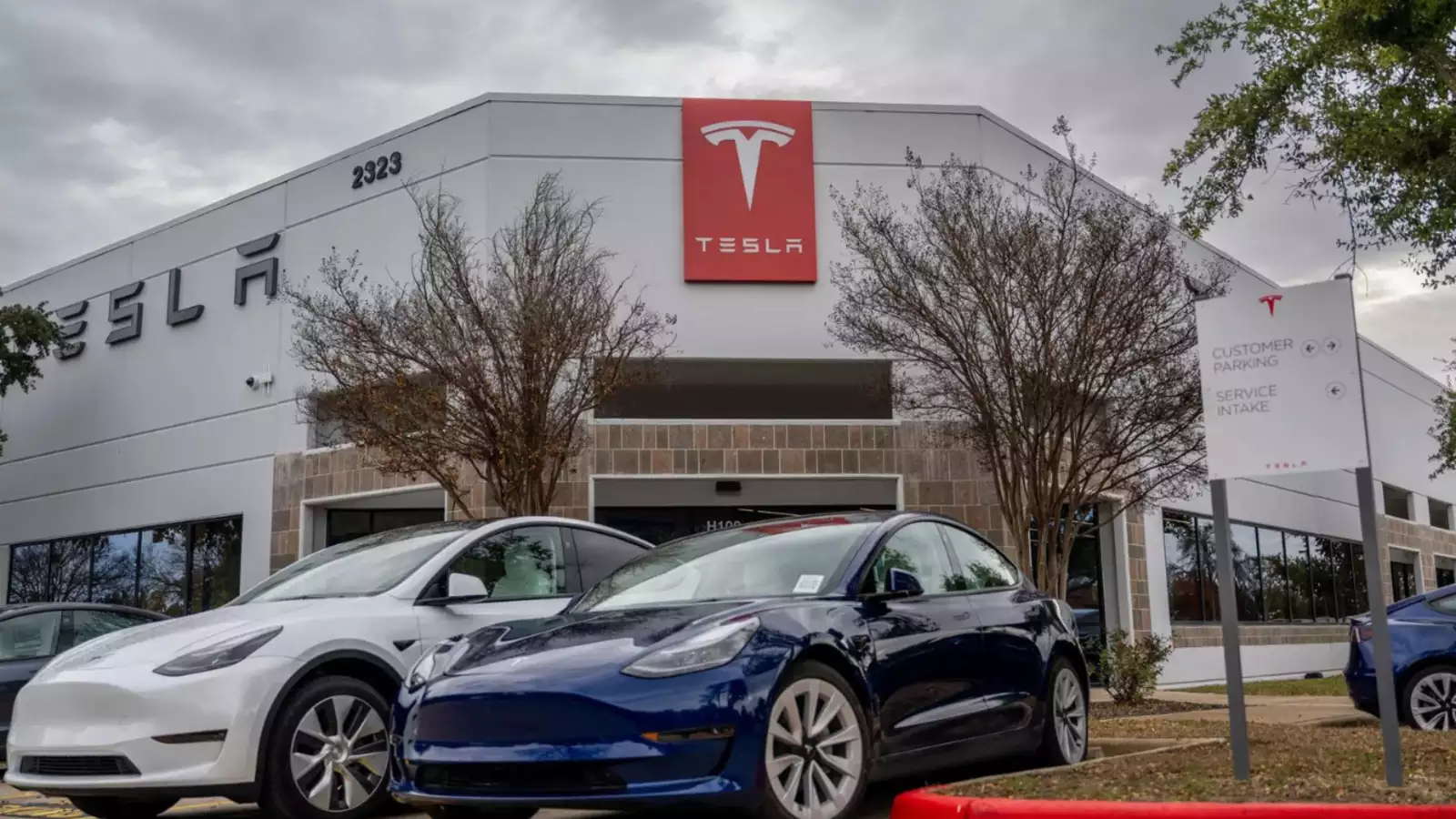 Tesla's Tough Times Why the Electric Car Giant Is Slowing Down Amidst Rising Competition--