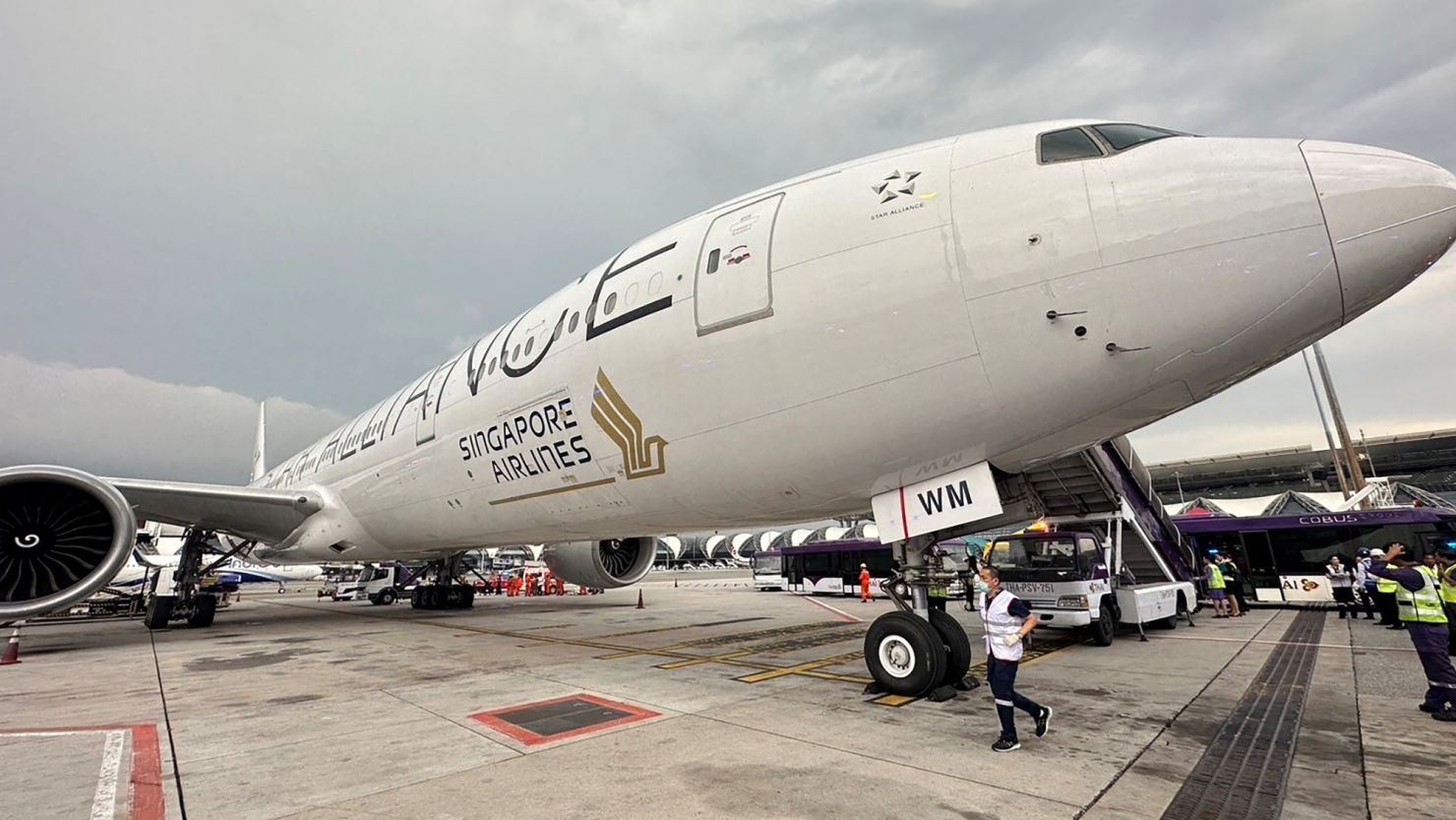 Tragic Flight Incident Raises Safety Concerns: Why Passengers Are Boycotting Boeing After a Fatal Turbulence Event